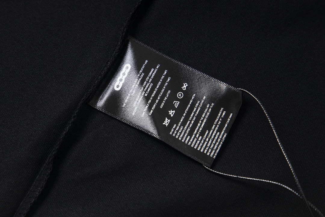 P93

颜色：黑色，白色
码数：S M L XL