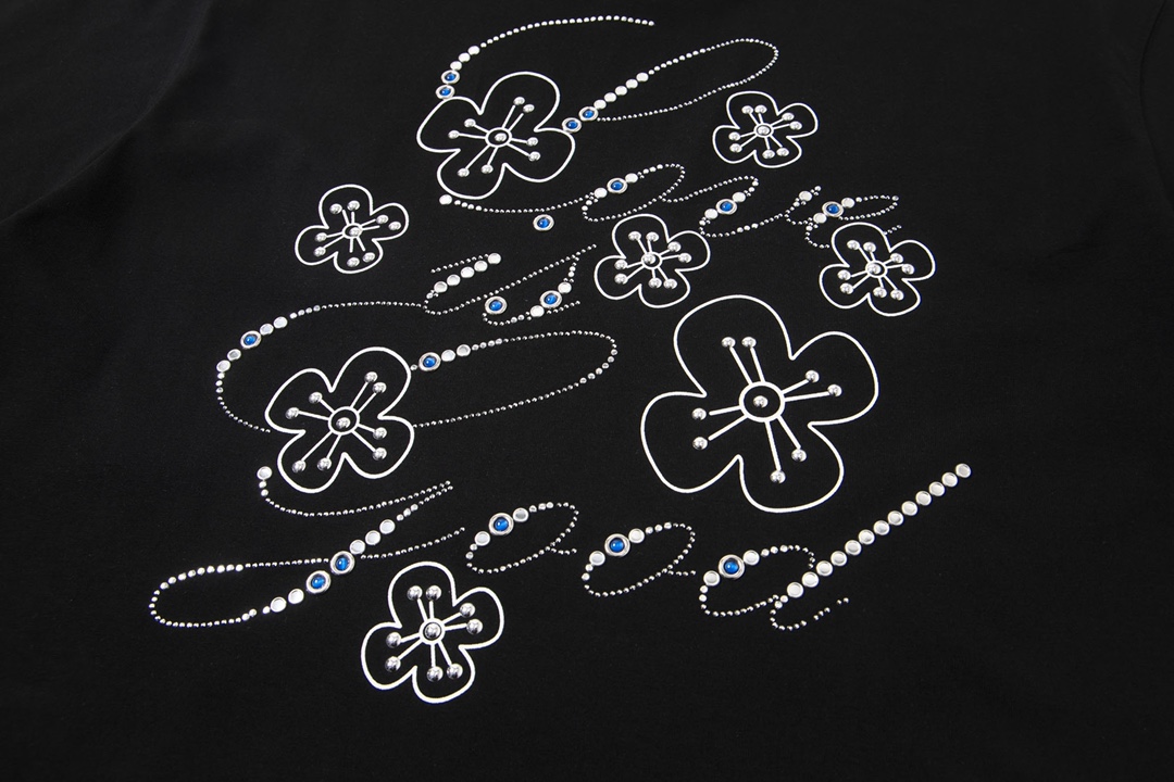 P93

颜色：黑色，白色
码数：S M L XL