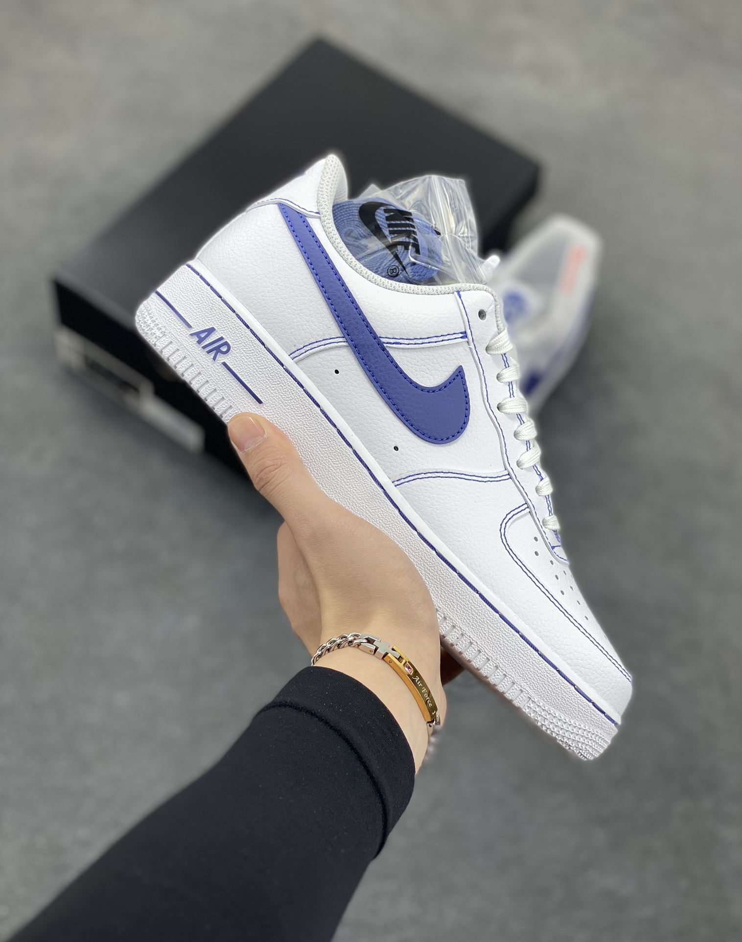 HY版本💯 Nike Air Force 1 Low 白蓝 原楦头原纸板 打造纯正空军版型 专注外贸渠道 全掌内置蜂窝气垫 原盒配件 原厂中底钢印、拉帮完美 货号：HQ2037-100 尺码：36 36.5 37.5 38 38.5 39 40 40.5 41 42 42.5 43 44 44.5 45 46-选品中心