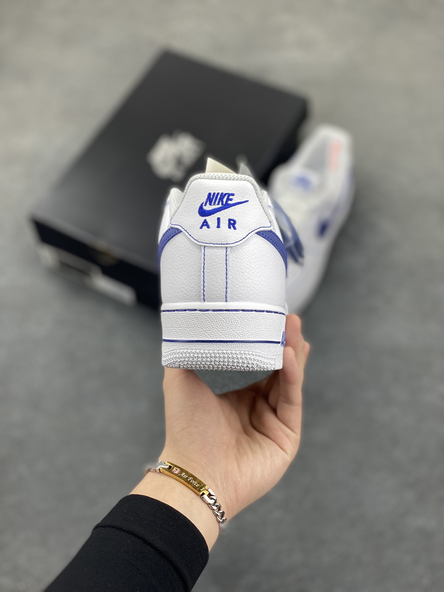 图片[4]-HY版本💯 Nike Air Force 1 Low 白蓝 原楦头原纸板 打造纯正空军版型 专注外贸渠道 全掌内置蜂窝气垫 原盒配件 原厂中底钢印、拉帮完美 货号：HQ2037-100 尺码：36 36.5 37.5 38 38.5 39 40 40.5 41 42 42.5 43 44 44.5 45 46-选品中心