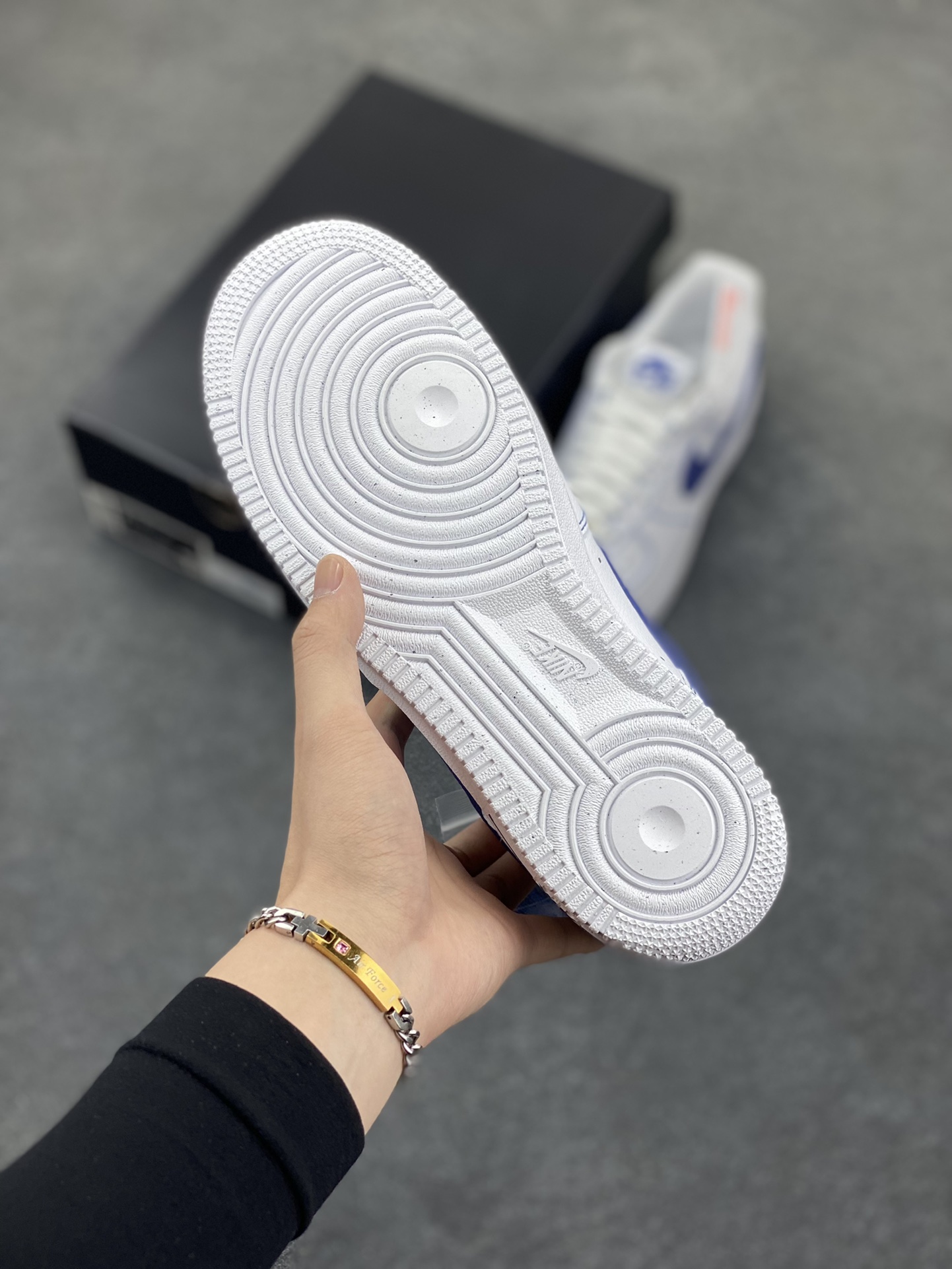 图片[5]-HY版本💯 Nike Air Force 1 Low 白蓝 原楦头原纸板 打造纯正空军版型 专注外贸渠道 全掌内置蜂窝气垫 原盒配件 原厂中底钢印、拉帮完美 货号：HQ2037-100 尺码：36 36.5 37.5 38 38.5 39 40 40.5 41 42 42.5 43 44 44.5 45 46-选品中心