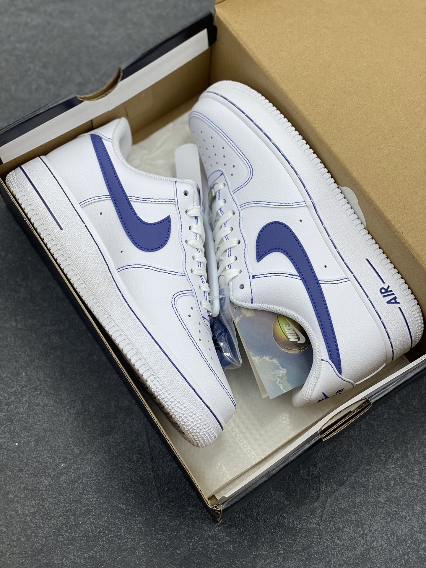 图片[9]-HY版本💯 Nike Air Force 1 Low 白蓝 原楦头原纸板 打造纯正空军版型 专注外贸渠道 全掌内置蜂窝气垫 原盒配件 原厂中底钢印、拉帮完美 货号：HQ2037-100 尺码：36 36.5 37.5 38 38.5 39 40 40.5 41 42 42.5 43 44 44.5 45 46-选品中心