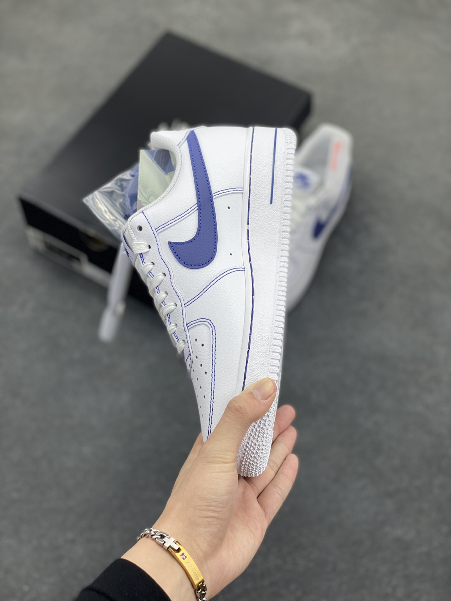 图片[3]-HY版本💯 Nike Air Force 1 Low 白蓝 原楦头原纸板 打造纯正空军版型 专注外贸渠道 全掌内置蜂窝气垫 原盒配件 原厂中底钢印、拉帮完美 货号：HQ2037-100 尺码：36 36.5 37.5 38 38.5 39 40 40.5 41 42 42.5 43 44 44.5 45 46-选品中心