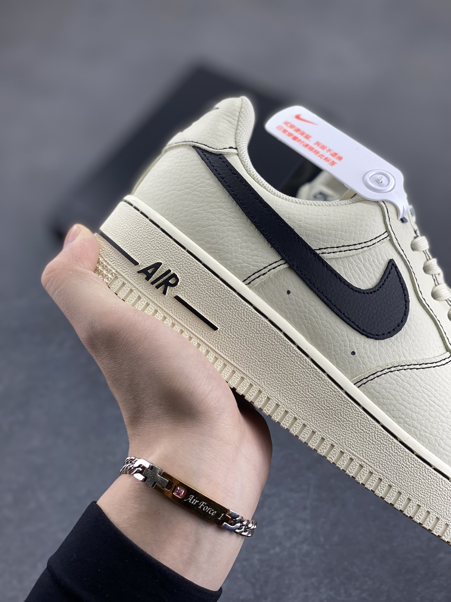 图片[6]-福利特价 Nike Air Force 1 Low 白黑 原楦头原纸板 打造纯正空军版型 专注外贸渠道 全掌内置蜂窝气垫 原盒配件 原厂中底钢印、拉帮完美 货号：HQ2037-200 尺码：36 36.5 37.5 38 38.5 39 40 40.5 41 42 42.5 43 44 44.5 45-选品中心