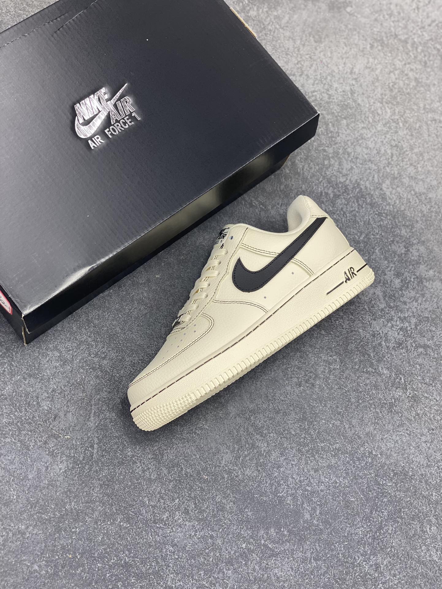 图片[7]-福利特价 Nike Air Force 1 Low 白黑 原楦头原纸板 打造纯正空军版型 专注外贸渠道 全掌内置蜂窝气垫 原盒配件 原厂中底钢印、拉帮完美 货号：HQ2037-200 尺码：36 36.5 37.5 38 38.5 39 40 40.5 41 42 42.5 43 44 44.5 45-选品中心