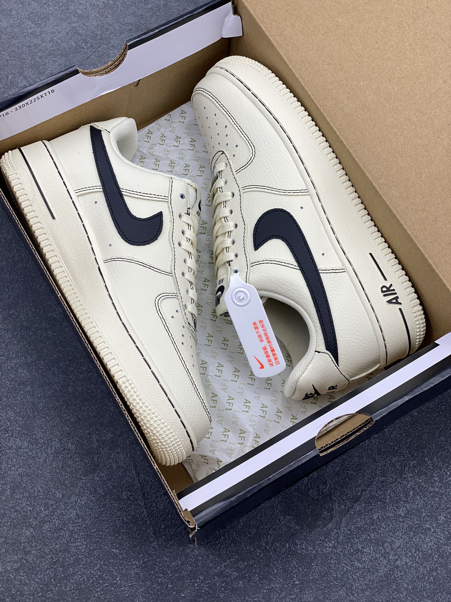 图片[9]-福利特价 Nike Air Force 1 Low 白黑 原楦头原纸板 打造纯正空军版型 专注外贸渠道 全掌内置蜂窝气垫 原盒配件 原厂中底钢印、拉帮完美 货号：HQ2037-200 尺码：36 36.5 37.5 38 38.5 39 40 40.5 41 42 42.5 43 44 44.5 45-选品中心