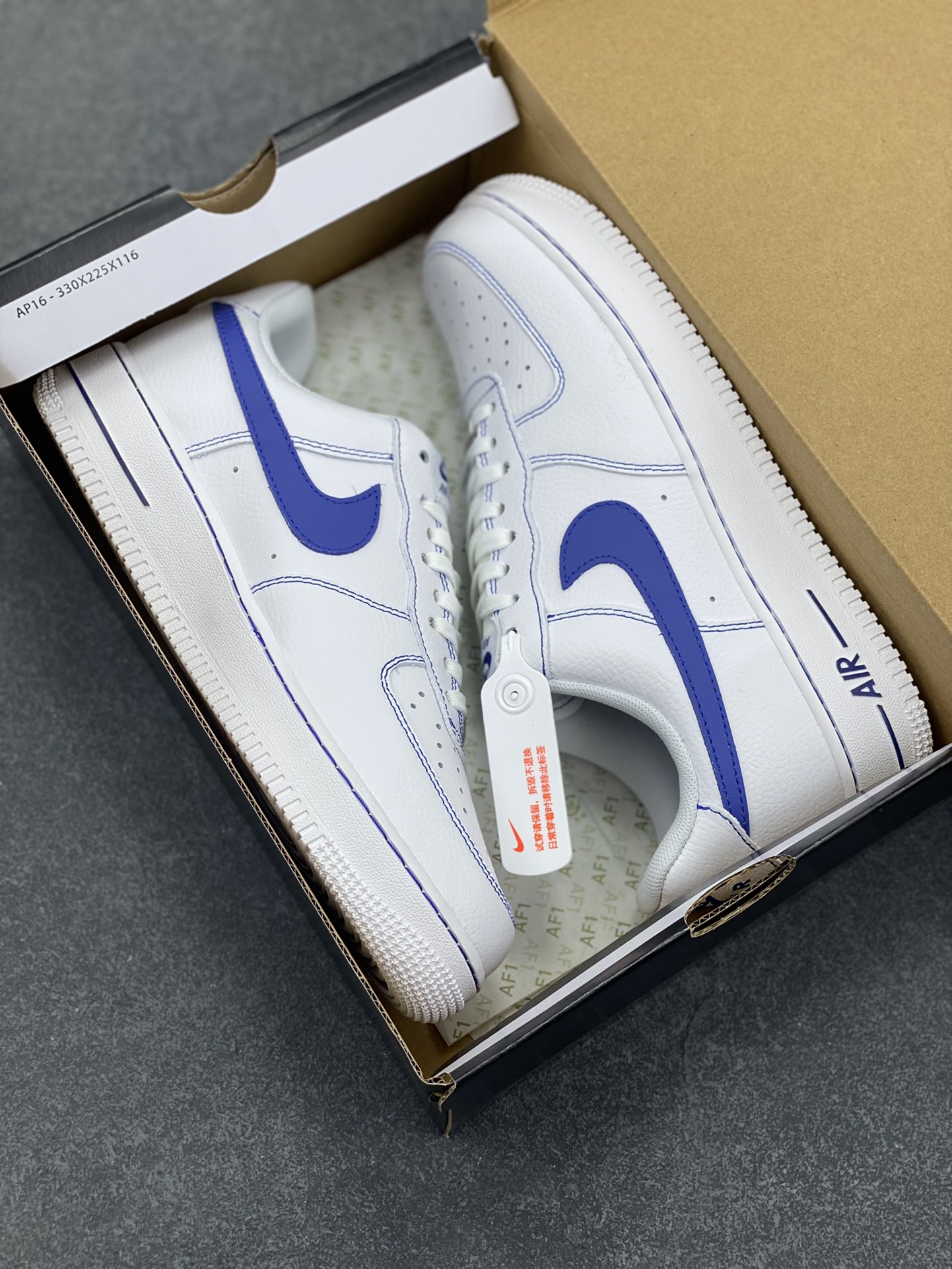 图片[9]-福利特价 Nike Air Force 1 Low 白蓝 原楦头原纸板 打造纯正空军版型 专注外贸渠道 全掌内置蜂窝气垫 原盒配件 原厂中底钢印、拉帮完美 货号：HQ2037-100 尺码：36 36.5 37.5 38 38.5 39 40 40.5 41 42 42.5 43 44 44.5 45-选品中心