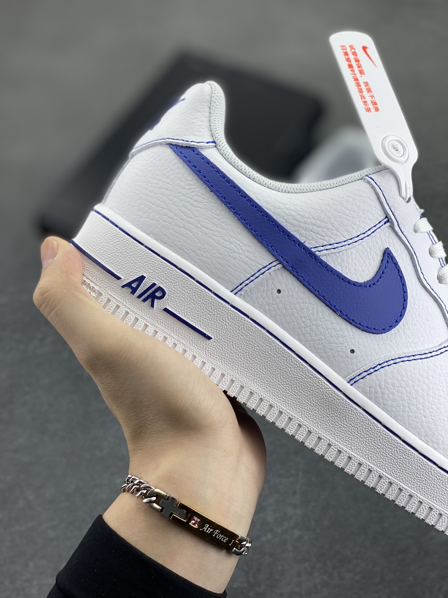图片[6]-福利特价 Nike Air Force 1 Low 白蓝 原楦头原纸板 打造纯正空军版型 专注外贸渠道 全掌内置蜂窝气垫 原盒配件 原厂中底钢印、拉帮完美 货号：HQ2037-100 尺码：36 36.5 37.5 38 38.5 39 40 40.5 41 42 42.5 43 44 44.5 45-选品中心
