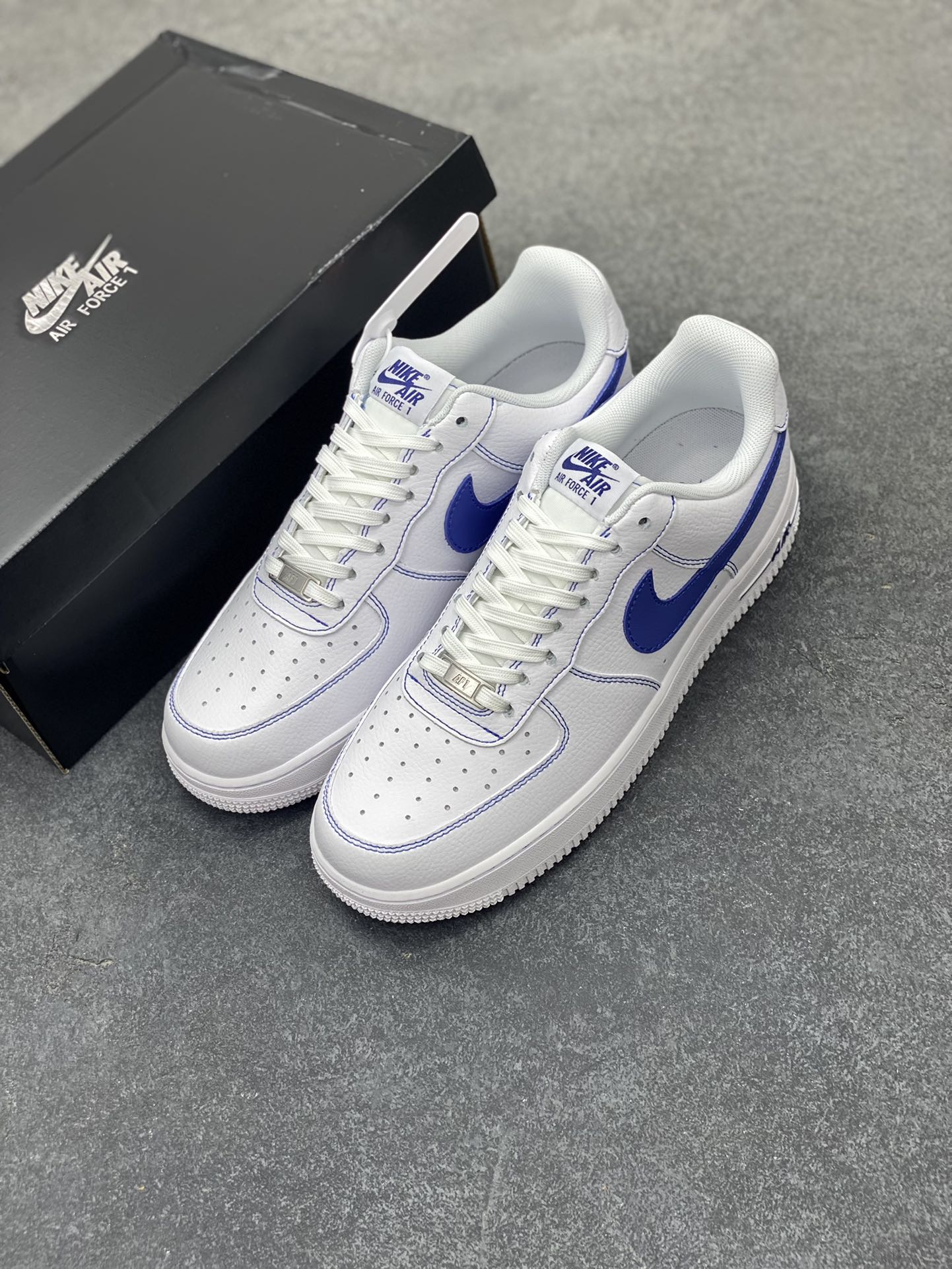 图片[8]-福利特价 Nike Air Force 1 Low 白蓝 原楦头原纸板 打造纯正空军版型 专注外贸渠道 全掌内置蜂窝气垫 原盒配件 原厂中底钢印、拉帮完美 货号：HQ2037-100 尺码：36 36.5 37.5 38 38.5 39 40 40.5 41 42 42.5 43 44 44.5 45-选品中心