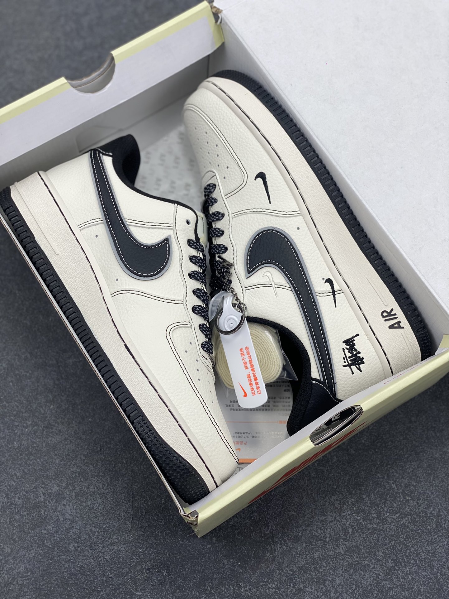 图片[9]-NIke Air Force 1 \’07 Low “斯图西联名——黑线三勾”空军一号 低帮 运动鞋 休闲鞋 折边针车 工艺难度大 原楦头原纸板 原装鞋盒 定制五金配件 内置全掌气垫 原厂鞋底 货号：HH7518-059 尺码：36 36.5 37.5 38 38.5 39 40 40.5 41 42 42.5 43 44 44.5 45-选品中心