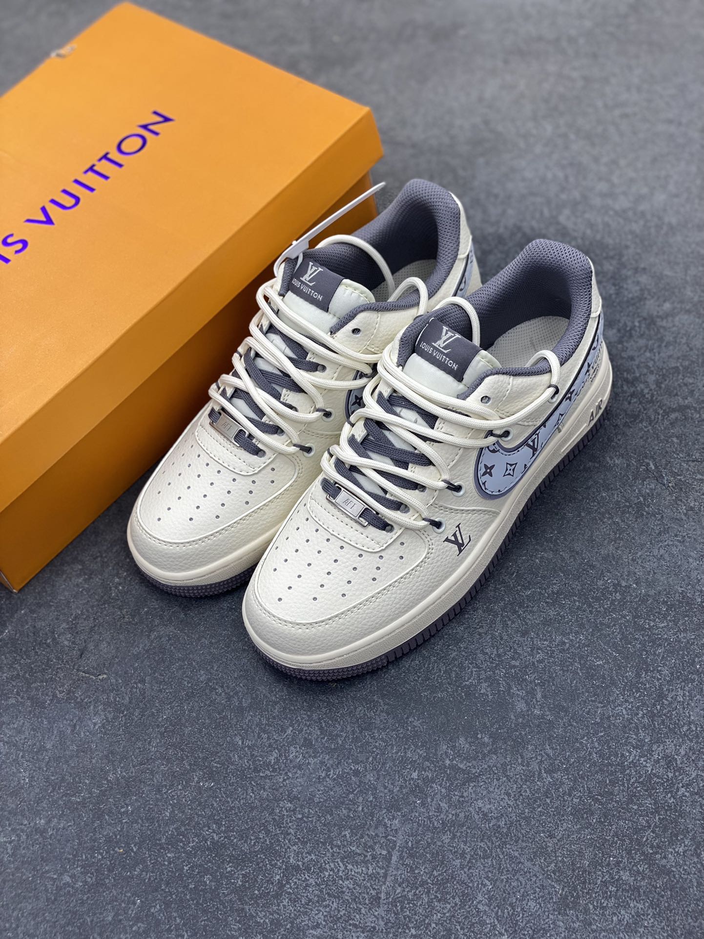 图片[8]-NIke Air Force 1 \’07 Low “LV联名——灰勾抽绳”空军一号 低帮 运动鞋 休闲鞋 折边针车 工艺难度大 原楦头原纸板 原装鞋盒 定制五金配件 内置全掌气垫 原厂鞋底 货号：DM6868-067 尺码：36 36.5 37.5 38 38.5 39 40 40.5 41 42 42.5 43 44 44.5 45-选品中心