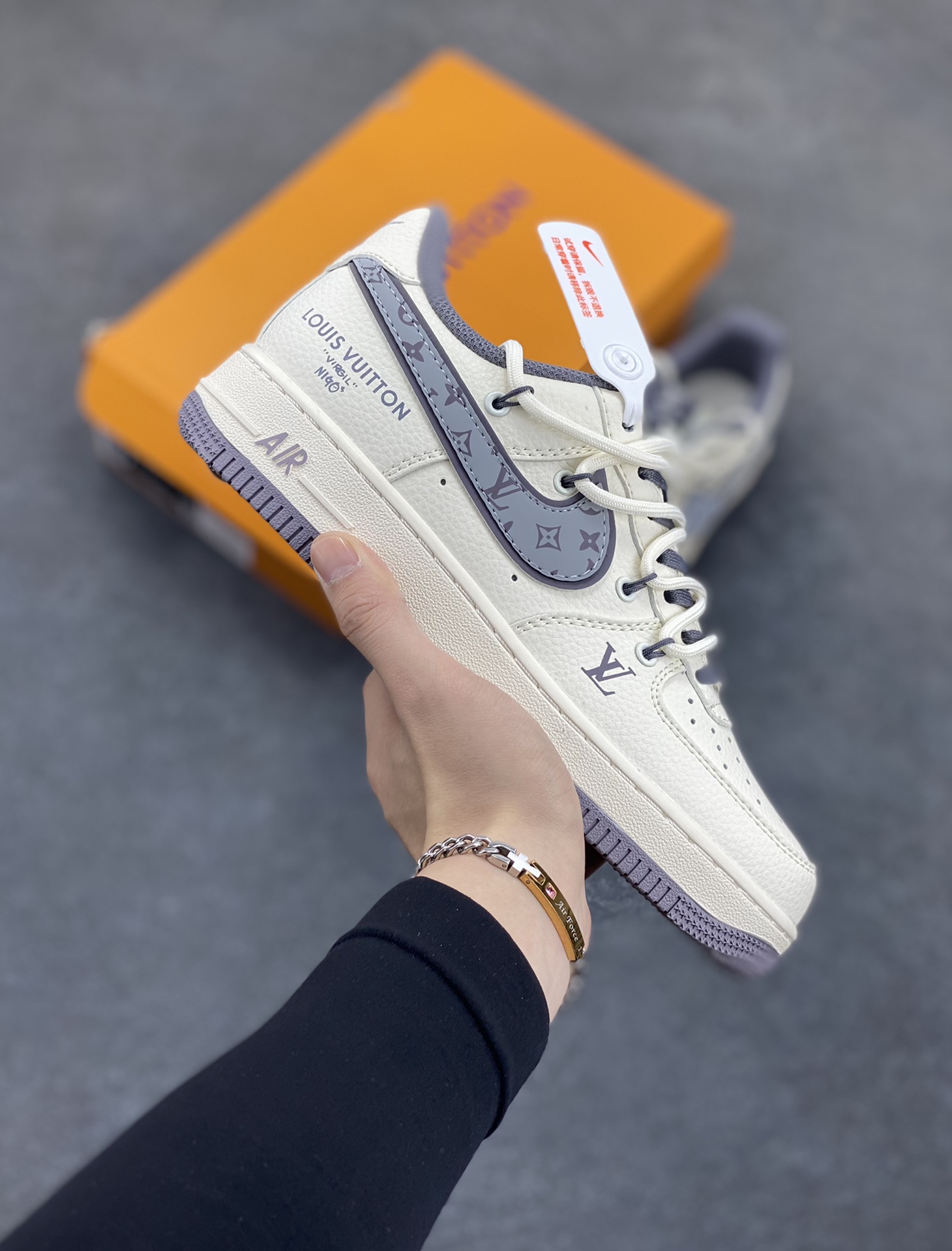 NIke Air Force 1 \'07 Low “LV联名——灰勾抽绳”空军一号 低帮 运动鞋 休闲鞋 折边针车 工艺难度大 原楦头原纸板 原装鞋盒 定制五金配件 内置全掌气垫 原厂鞋底 货号：DM6868-067 尺码：36 36.5 37.5 38 38.5 39 40 40.5 41 42 42.5 43 44 44.5 45-选品中心