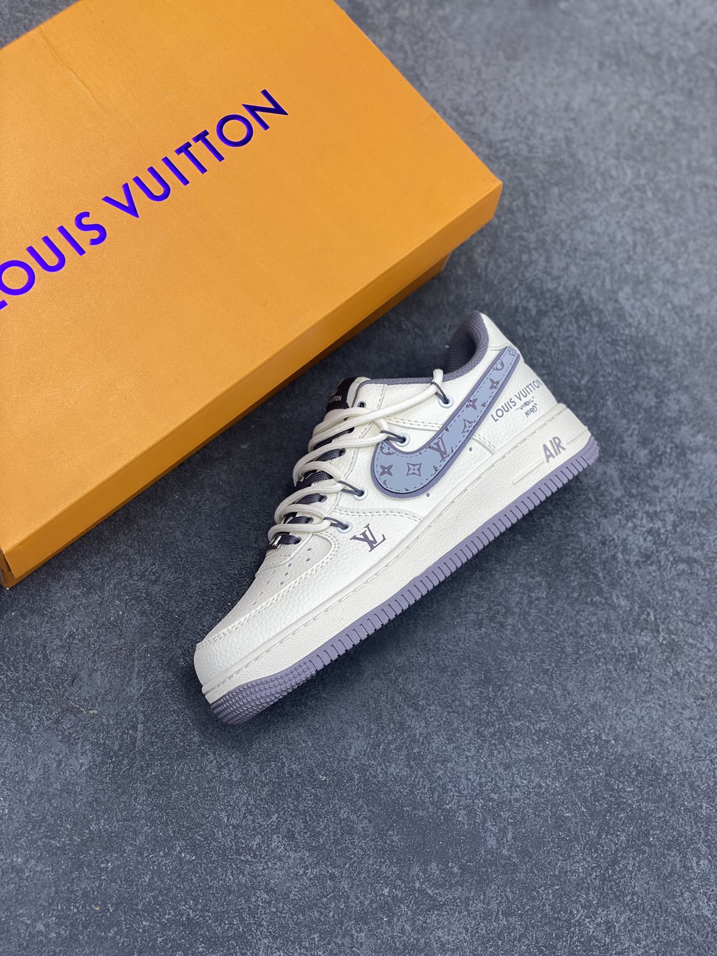 图片[7]-NIke Air Force 1 \’07 Low “LV联名——灰勾抽绳”空军一号 低帮 运动鞋 休闲鞋 折边针车 工艺难度大 原楦头原纸板 原装鞋盒 定制五金配件 内置全掌气垫 原厂鞋底 货号：DM6868-067 尺码：36 36.5 37.5 38 38.5 39 40 40.5 41 42 42.5 43 44 44.5 45-选品中心