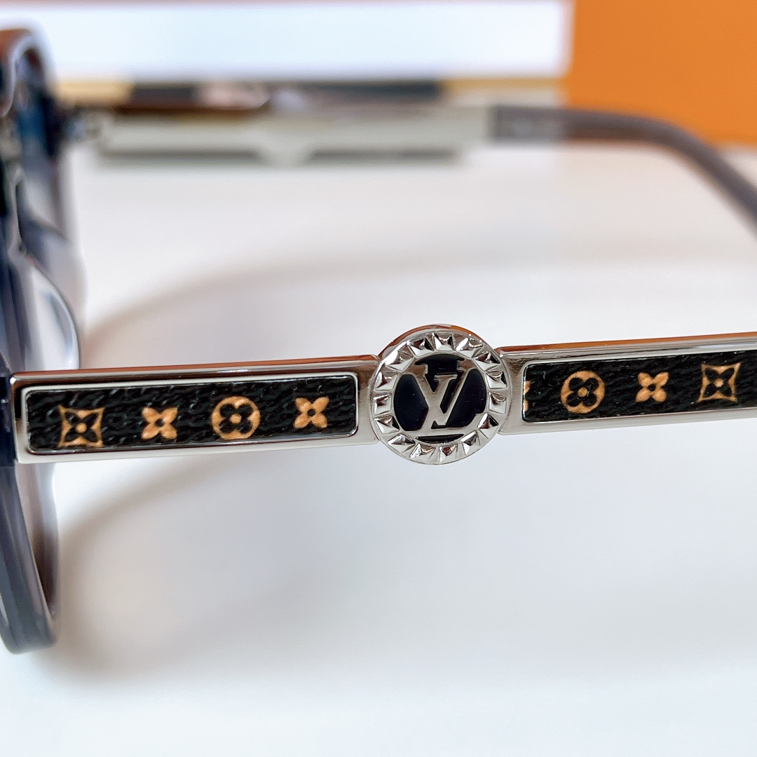  Louis Vuitto*
Mod：Z0102
Size：54-22-145
🔝🔝
