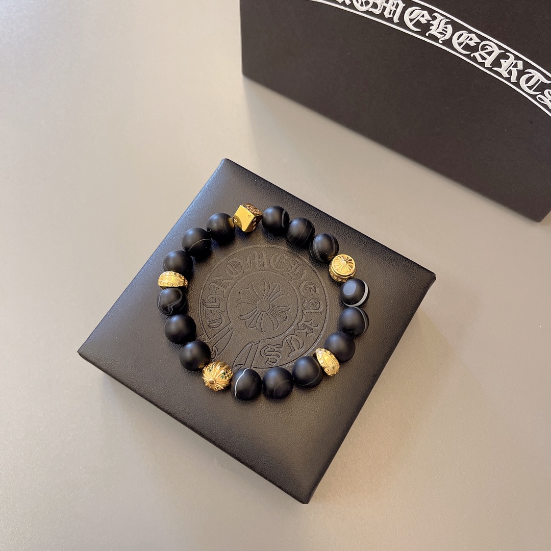 P克罗心带绿色钻    新品发布👒巨美🤠最新款手串档次更高明星同款👒细节非市面亮面版型 这款一直在出 克