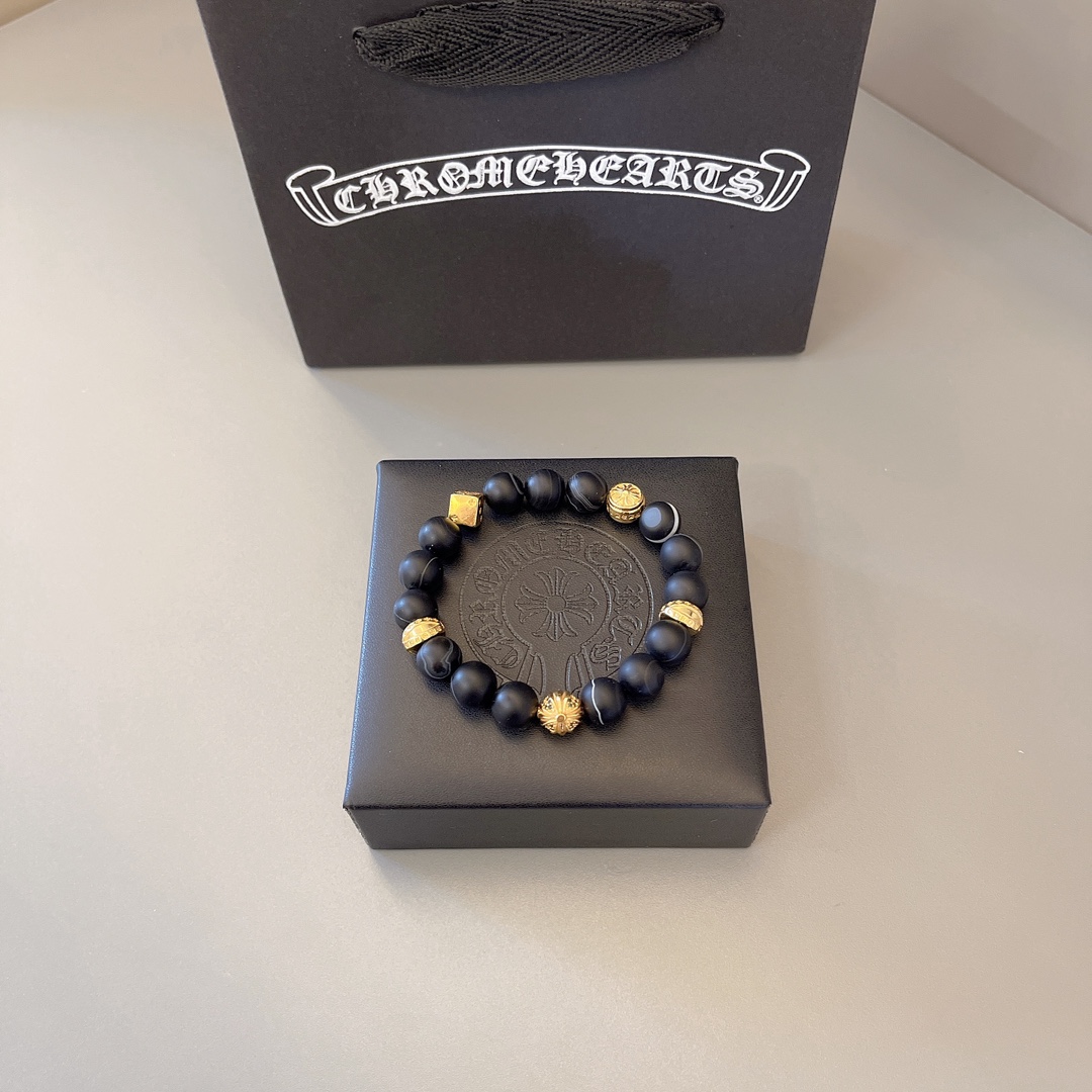 NO:863290,Chrome hearts with green diamonds. New product release. Jumei's latest bracelet is of higher quality and is the same style as that of celebrities. The details are not the bright version on the market. This one has been on sale. Chrome hearts are the best-selling model. It goes well with trendy clothes, high-quality jewelry, and chrome hearts.19860909批克罗心带绿色钻 新品发布巨美最新款手串档次更高明星同款 细节非市面亮面版型 这款一直在出 克罗心里面热卖款 非常好搭配潮流衣服,饰品精品,chrome hearts,Jewelry