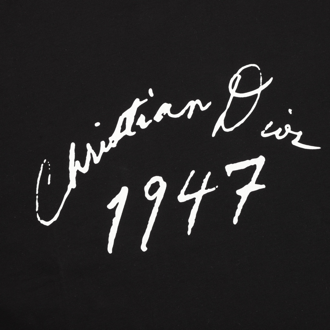 💰100
DIOR/迪奥 47logo标语印花情侣款短袖TEE
size：XS-L