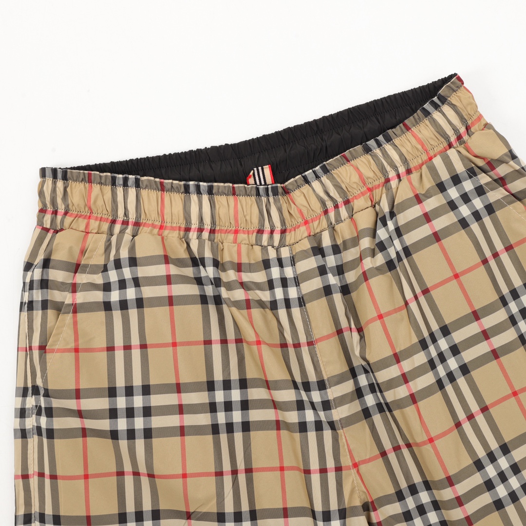 💰130
BURBERRY/巴宝莉 格纹印花徽标双面穿短裤
Size：XS-L