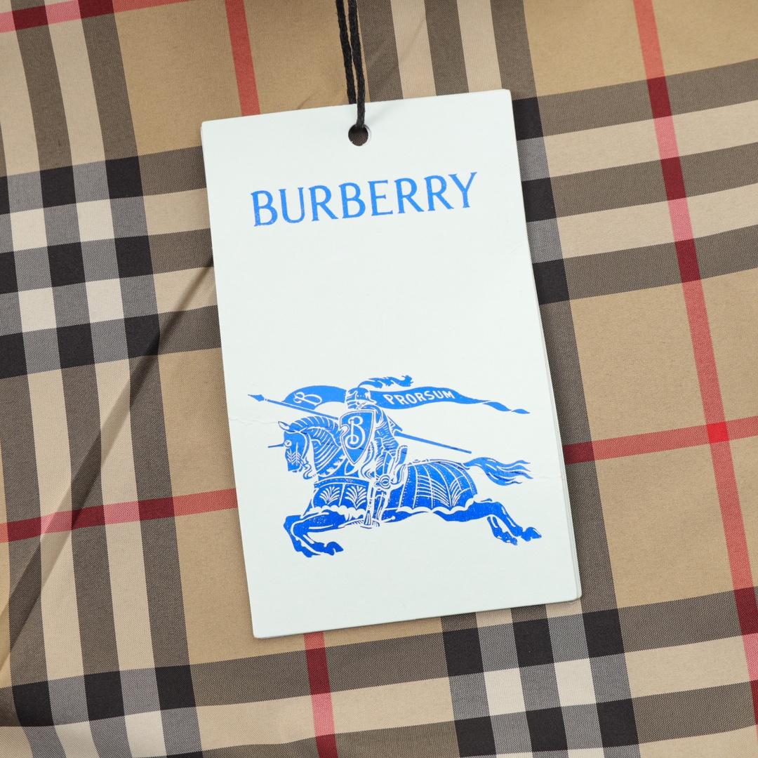 💰130
BURBERRY/巴宝莉 格纹印花徽标双面穿短裤
Size：XS-L