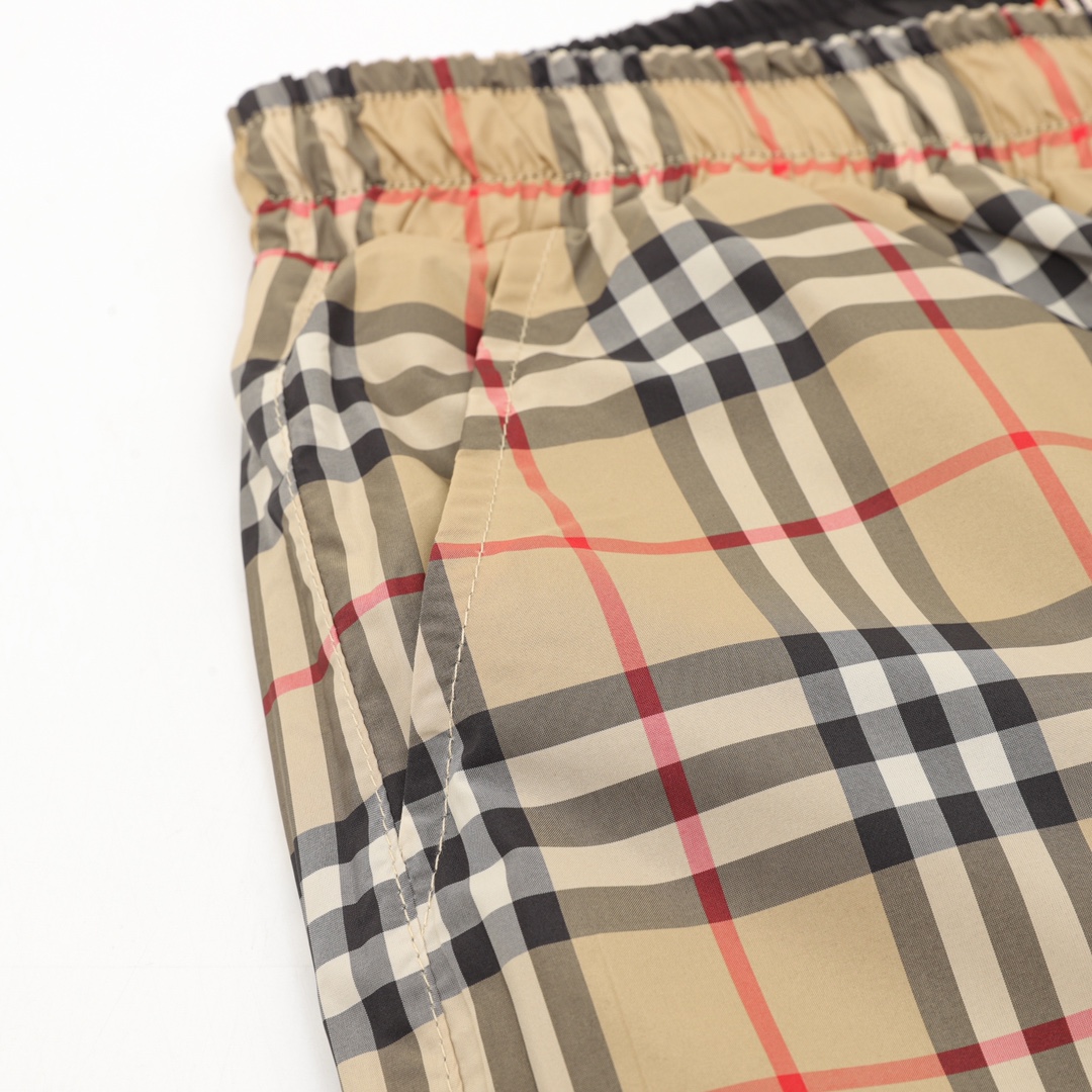 💰130
BURBERRY/巴宝莉 格纹印花徽标双面穿短裤
Size：XS-L