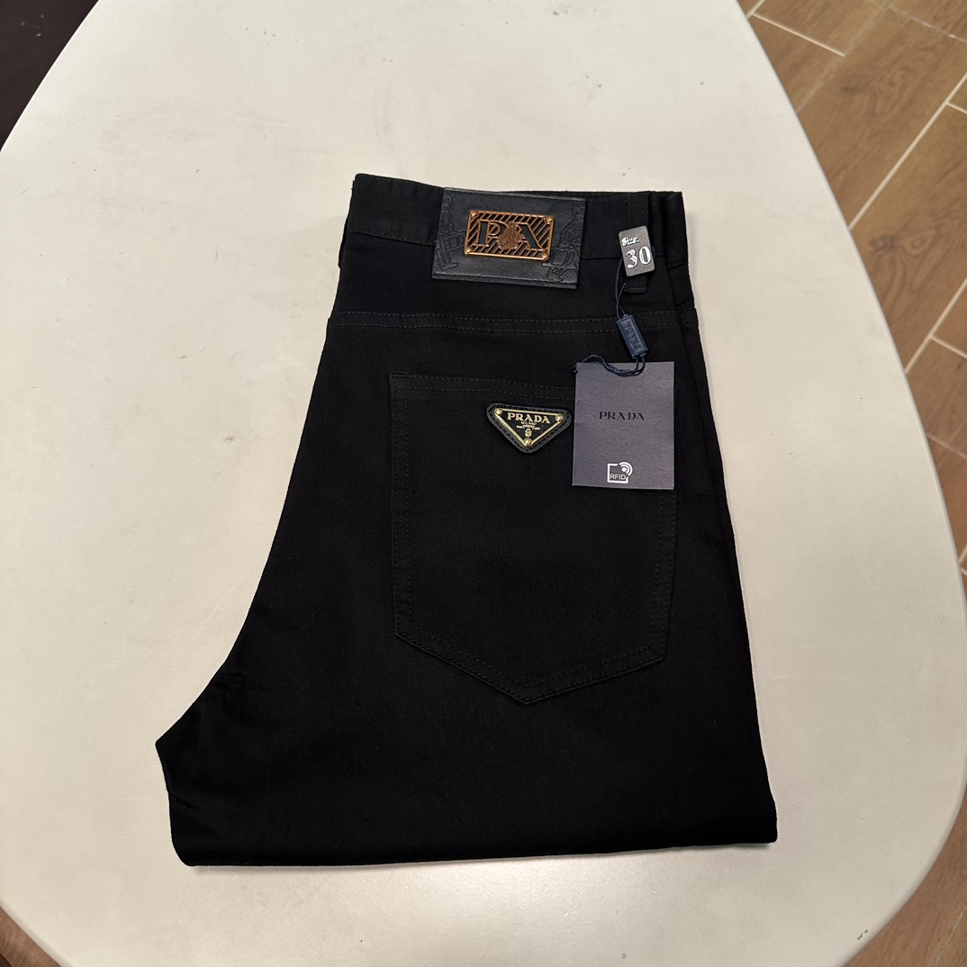 NO:162881,PRA Prada 2025 spring and summer new model is available in stock, original single hot jeans super customized model, original hardware, super heavy industry technology, excellent version, impeccable details!  The style is not picky, it is very high-end, and the good products are not waiting for everyone. Take a look at it and start quickly. Size 29-42, prada, prada, jeans, alexander wang19860909PRA 普拉达 2025春夏新款现货上市,原单爆款牛仔裤超级定制款,原版五金,超级重工工艺,版型超赞细节做工无可挑剔！款式不挑人,特别高档,好货不等人,看中赶紧下手,尺码29-42,,prada,prada,jeans,alexander wang,Men's clothing