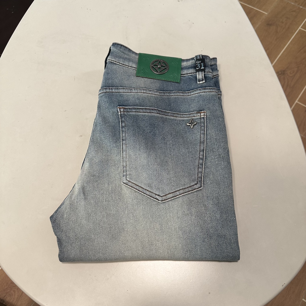 NO:162883,LV Louis Vuitton 2025 spring and summer new model is available in stock, original single hot jeans super customized model, original hardware, super heavy industry technology, excellent version, impeccable details!  The style is not picky, it is very high-end, and the good products are not waiting for everyone. Take a look at it and start quickly. Size 29-40, louis vuitton, louis vuitton, jeans, alexander wang19860909LV 路易威登 2025春夏新款现货上市,原单爆款牛仔裤超级定制款,原版五金,超级重工工艺,版型超赞细节做工无可挑剔！款式不挑人,特别高档,好货不等人,看中赶紧下手,尺码29-40,,louis vuitton,louis vuitton,jeans,alexander wang,Men's clothing