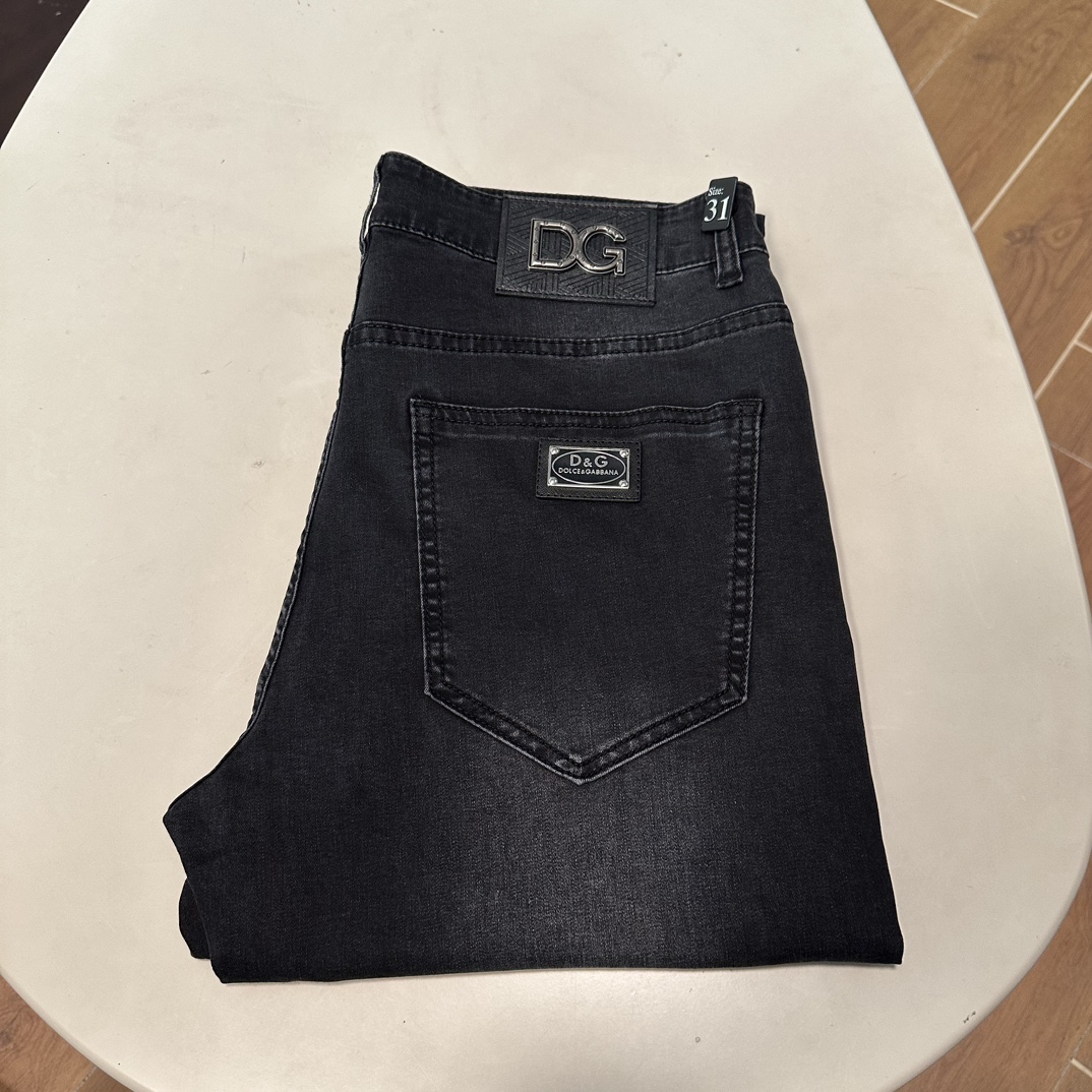 NO:160087,DG Dolce & Gabbana's new spring and summer 2025 new model is available in stock, original single hot jeans are super customized, original hardware, super heavy industry technology, excellent version, impeccable details!  The style is not picky, it is very high-end, and the good products are not waiting for everyone. Take a look at it and start quickly. Size 29-42, Dolce & Gabbana, Dolce & Gabbana, jeans, alexander wang19860909DG 杜嘉班纳2025春夏新款现货上市,原单爆款牛仔裤超级定制款,原版五金,超级重工工艺,版型超赞细节做工无可挑剔！款式不挑人,特别高档,好货不等人,看中赶紧下手,尺码29-42,,Dolce&Gabbana,Dolce&Gabbana,jeans,alexander wang,Men's clothing
