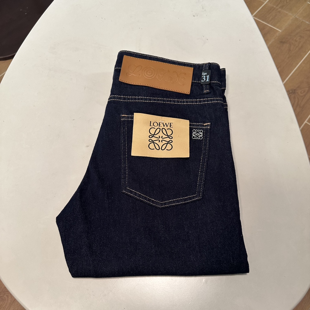 NO:160104,LOE Luo Yiwei's new spring and summer 2025 new model is available in stock, original single hot jeans super customized model, original hardware, super heavy industry technology, excellent version, impeccable details!  The style is not picky, it is very high-end, and the good products are not waiting for everyone. Take a look at it and start quickly. Size 29-42, loewe, loewe, jeans, alexander wang19860909LOE 罗意威 2025春夏新款现货上市,原单爆款牛仔裤超级定制款,原版五金,超级重工工艺,版型超赞细节做工无可挑剔！款式不挑人,特别高档,好货不等人,看中赶紧下手,尺码29-42,,loewe,loewe,jeans,alexander wang,Men's clothing