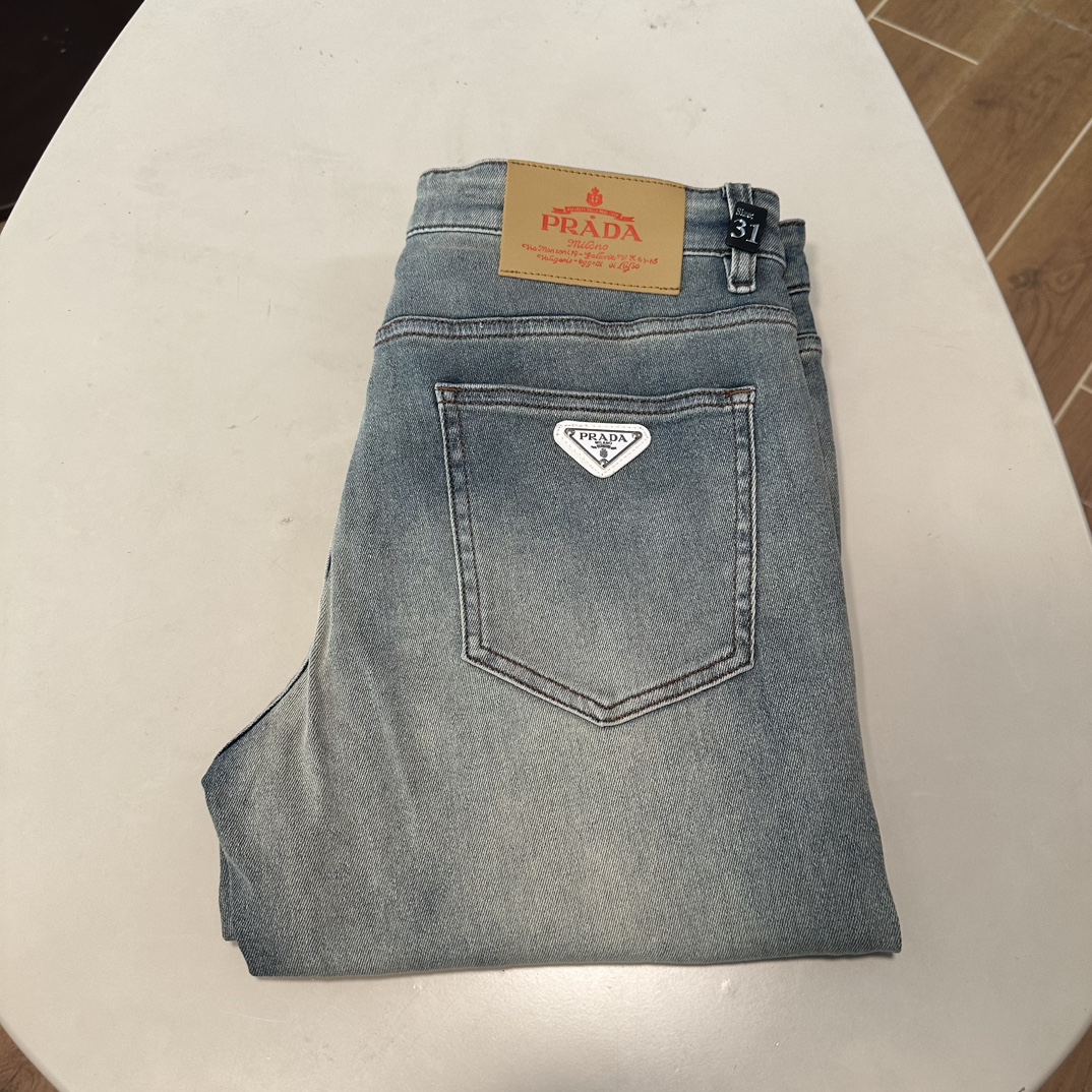 NO:162879,PRA Prada 2025 spring and summer new model is available in stock, original single hot jeans super customized model, original hardware, super heavy industry technology, excellent version, impeccable details!  The style is not picky, it is very high-end, and the good products are not waiting for everyone. Take a look at it and start quickly. Size 29-40, prada, prada, jeans, alexander wang19860909PRA 普拉达 2025春夏新款现货上市,原单爆款牛仔裤超级定制款,原版五金,超级重工工艺,版型超赞细节做工无可挑剔！款式不挑人,特别高档,好货不等人,看中赶紧下手,尺码29-40,,prada,prada,jeans,alexander wang,Men's clothing