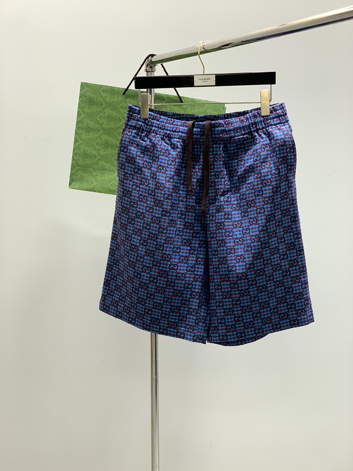 NO:151613,,GUCCI Gucci, the latest summer products, special counters are available at the same time, original singles, fashionable casual shorts, imported original fabrics, comfortable and breathable, unique design style, top jacquard craft letter pattern logo, original hardware and auxiliary decoration, extremely high grade, handsome and stylish upper body, S-XL, gucci, gucci, shorts, alexander wang19860909,GUCCI 古驰,夏季最新品,专柜同步有售,原单狠货,时尚休闲短裤,进口原版面料,舒适透气,独特设计风格,顶级提花工艺字母图案logo,原版五金辅料装饰,档次极高,上身帅气有型,码数S-XL,,gucci,gucci,shorts,alexander wang,Men's clothing