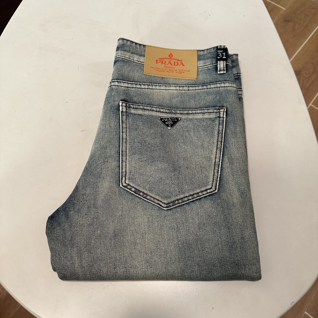 NO:162875,PRA Prada 2025 spring and summer new model is available in stock, original single hot jeans super customized model, original hardware, super heavy industry technology, excellent version, impeccable details!  The style is not picky, it is very high-end, and the good products are not waiting for everyone. Take a look at it and start quickly. Size 29-40, prada, prada, jeans, alexander wang19860909PRA 普拉达 2025春夏新款现货上市,原单爆款牛仔裤超级定制款,原版五金,超级重工工艺,版型超赞细节做工无可挑剔！款式不挑人,特别高档,好货不等人,看中赶紧下手,尺码29-40,,prada,prada,jeans,alexander wang,Men's clothing