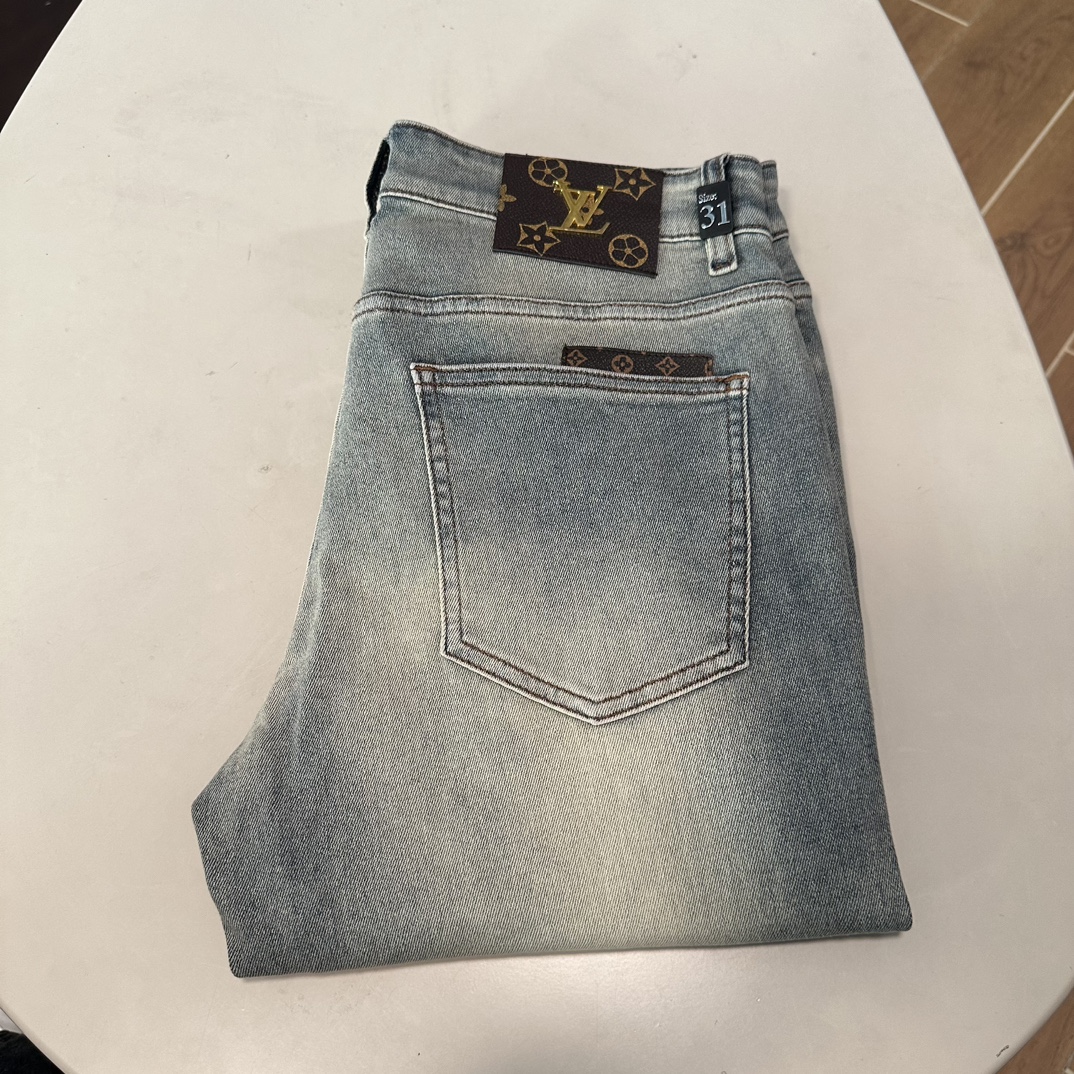 NO:162877,LV Louis Vuitton 2025 spring and summer new model is available in stock, original single hot jeans super customized model, original hardware, super heavy industry technology, excellent version, impeccable details!  The style is not picky, it is very high-end, and the good products are not waiting for everyone. Take a look at it and start quickly. Size 29-40, louis vuitton, louis vuitton, jeans, alexander wang19860909LV 路易威登 2025春夏新款现货上市,原单爆款牛仔裤超级定制款,原版五金,超级重工工艺,版型超赞细节做工无可挑剔！款式不挑人,特别高档,好货不等人,看中赶紧下手,尺码29-40,,louis vuitton,louis vuitton,jeans,alexander wang,Men's clothing