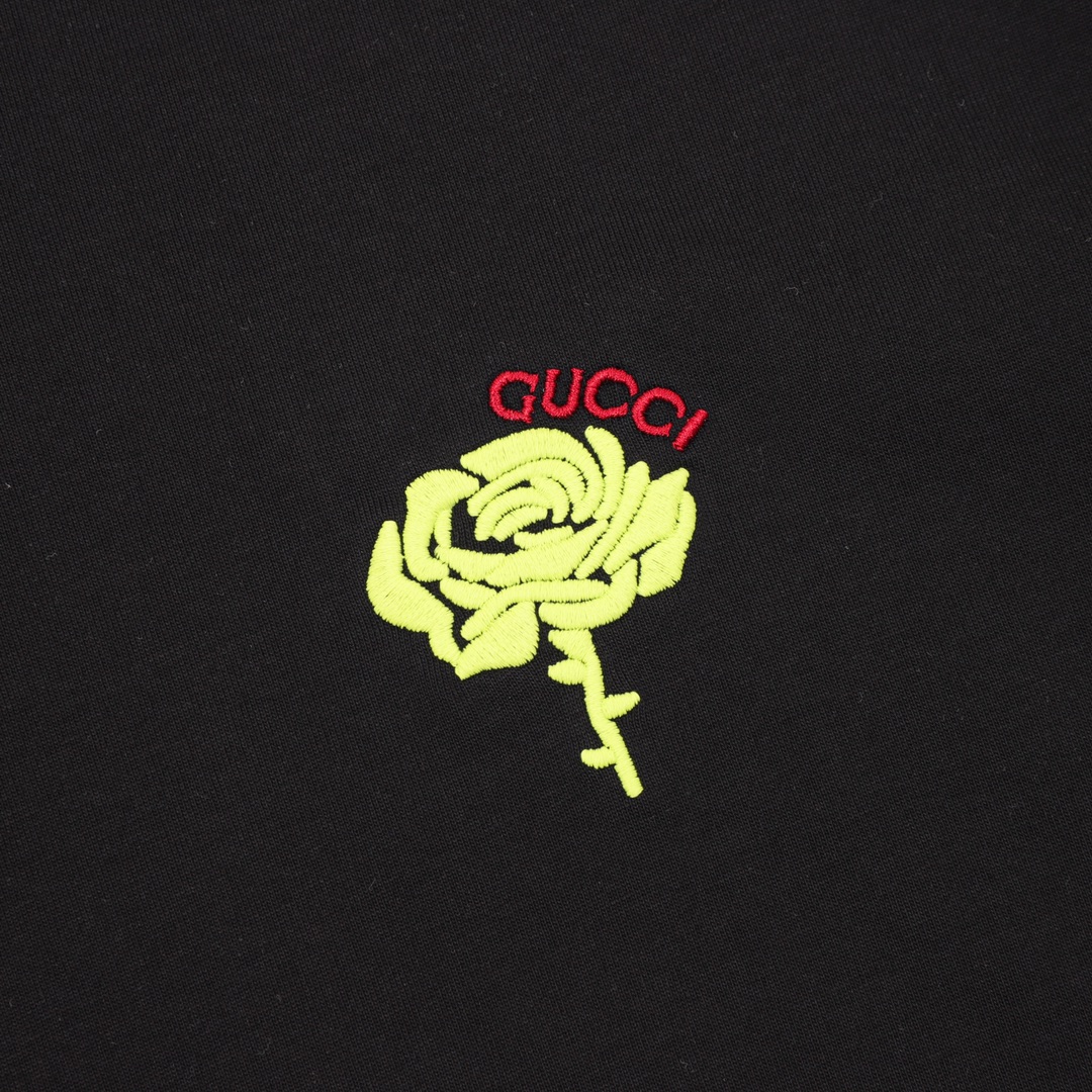 💰100
GUCCI/古驰 花卉刺绣字母圆领T恤
size：XS-L