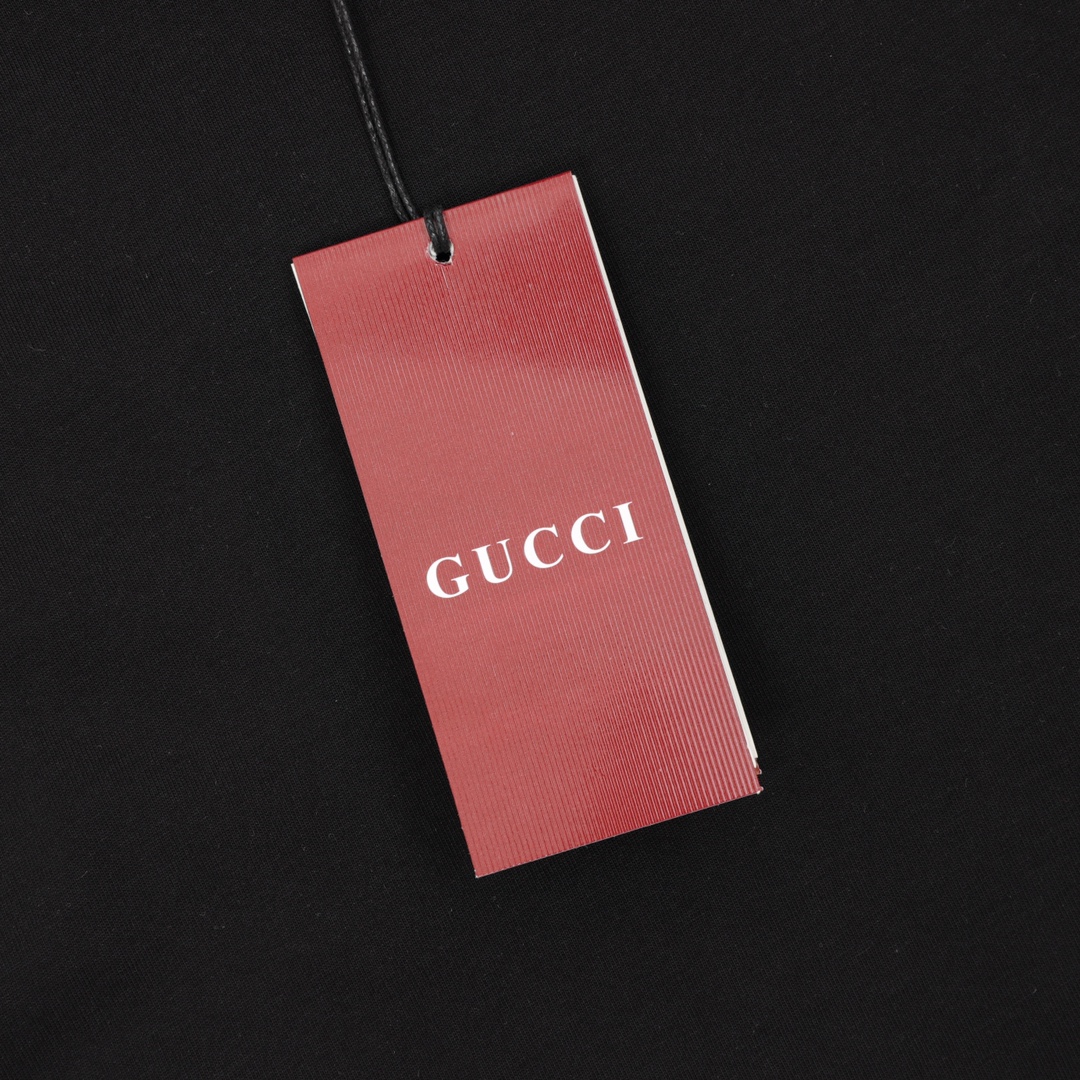 💰100
GUCCI/古驰 花卉刺绣字母圆领T恤
size：XS-L