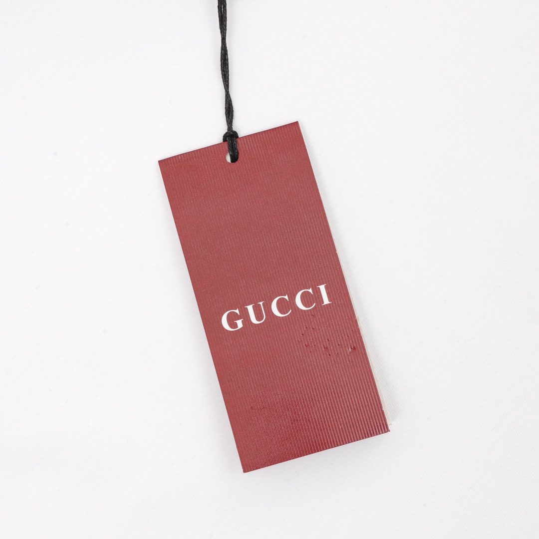 💰100
GUCCI/古驰 花卉刺绣字母圆领T恤
size：XS-L
