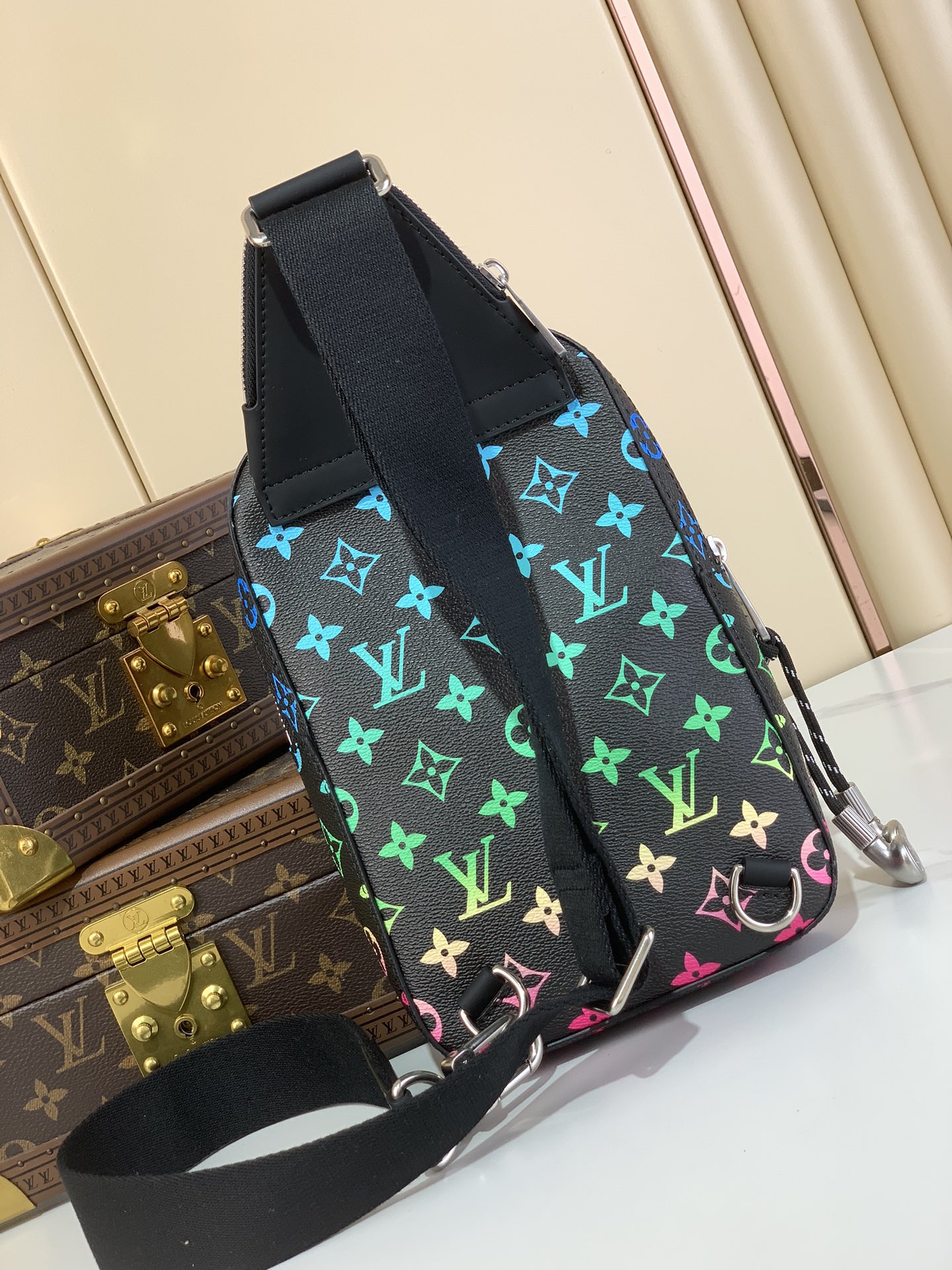 Louis Vuitton Avenue 单肩包lv,包 3