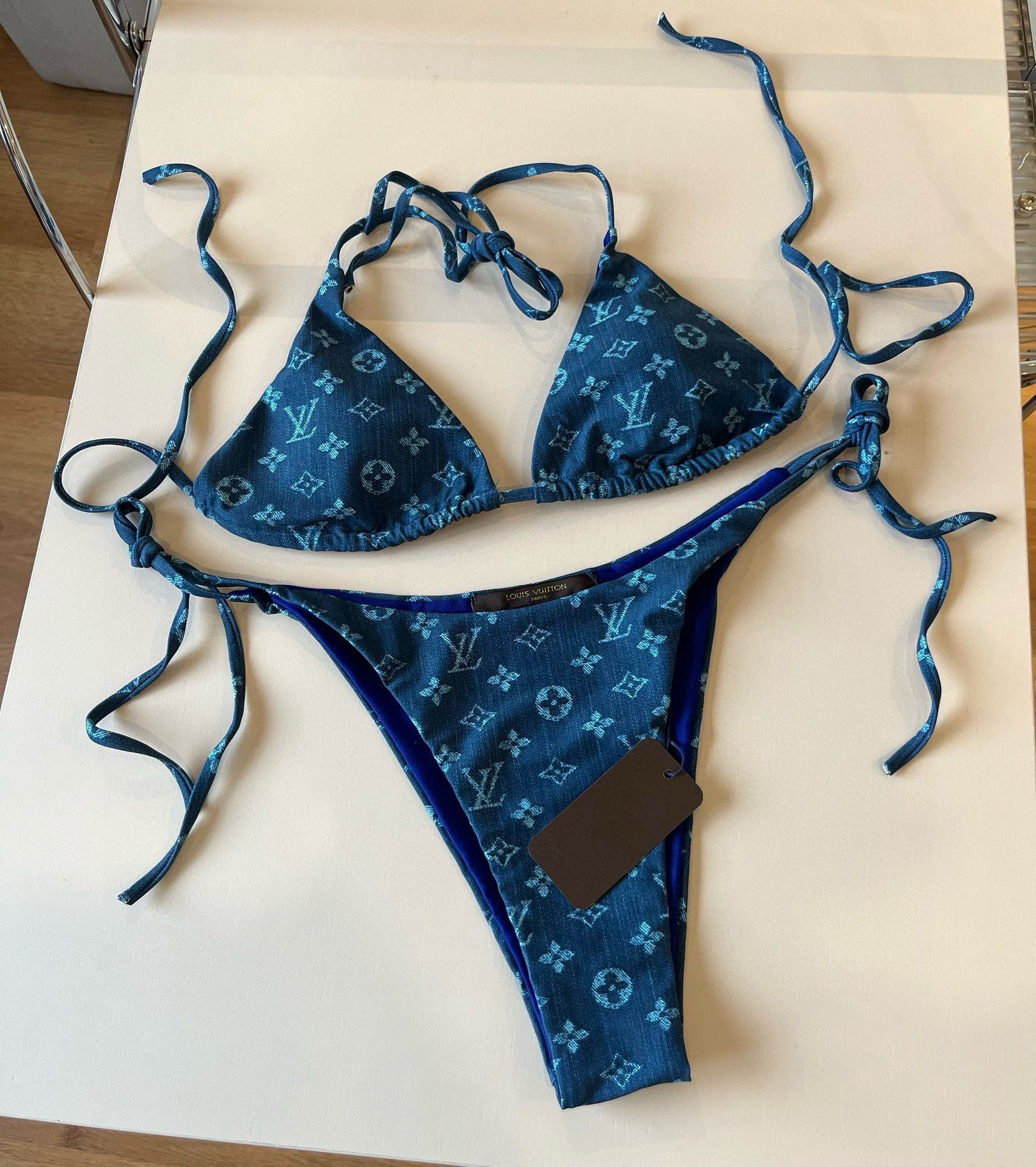 NO:304998,LV Louis Vuitton Bikini is super good!  It is released simultaneously in major counters, and it naturally presents a sense of fashion!  Very age-reducing and youthful. S M L XL swimsuits, swimming trunks, bikinis, louis vuitton, louis vuitton, swimsuits, bikinis19860909LV路易威登比基尼 上身超级棒！同步各大专柜发售,自然而然呈现时尚感！十分减龄,具有年轻活力. 码数S M L XL泳衣泳裤比基尼,泳衣，泳裤，比基尼,louis vuitton,louis vuitton,swimsuits,bikinis,accessory