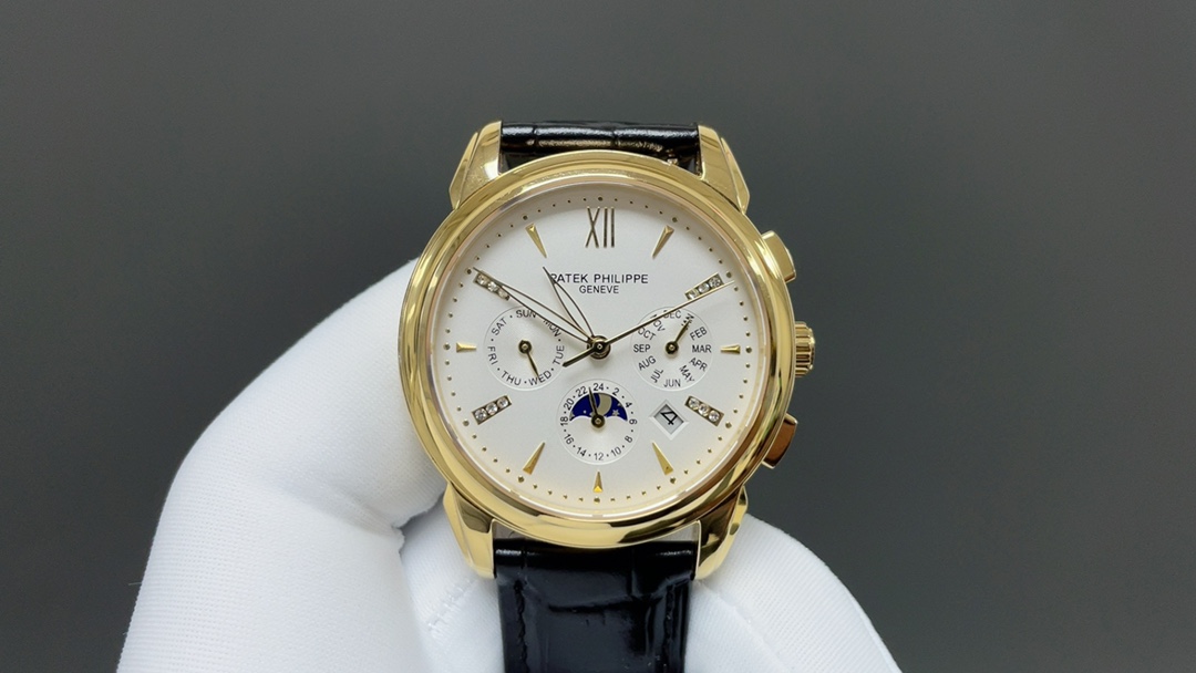 NO:392994,[TW Taiwan Factory's latest masterpiece in the year] Patek Philippe Perpetual Calendar multi-function high-end watch!  The style adopts a multi-function imported mechanical movement!  Zero rework quality. The entire case adopts the exclusive CNC fine grinding process, which is exactly the same as the original process, and the overall literal texture is better!  Diameter 41*10mm. The dial features include: date, week, month, real sun, moon and stars, elegant aristocratic atmosphere combined with unparalleled visual enjoyment, mysterious and elegant, exquisite and extraordinary. The style and Italian cowhide make the wrist fit and comfortable. The watch uses original butterfly folding buckle, which is generous and classy, ​​patek philippe, cowhide19860909【TW台湾厂 年最新力作】百达翡丽万年历多功能高级腕表！ 款式采用多功能进口机械机芯！零返修质量.整个表壳采用独家研发的CNC精磨工艺,与原装工艺效果如出一辙,整体字面质感更佳！直径41*10mm.表盘功能有:日期,星期,月份,真日月星辰转动,优雅的贵族气息结合无与伦比的视觉享受,神秘雅致,精湛非凡 .款式搭配意大利牛皮让手腕更贴合舒适,腕表采用原装的蝴蝶折叠表扣,大方富有档次,,patek philippe,cowhide,Watch