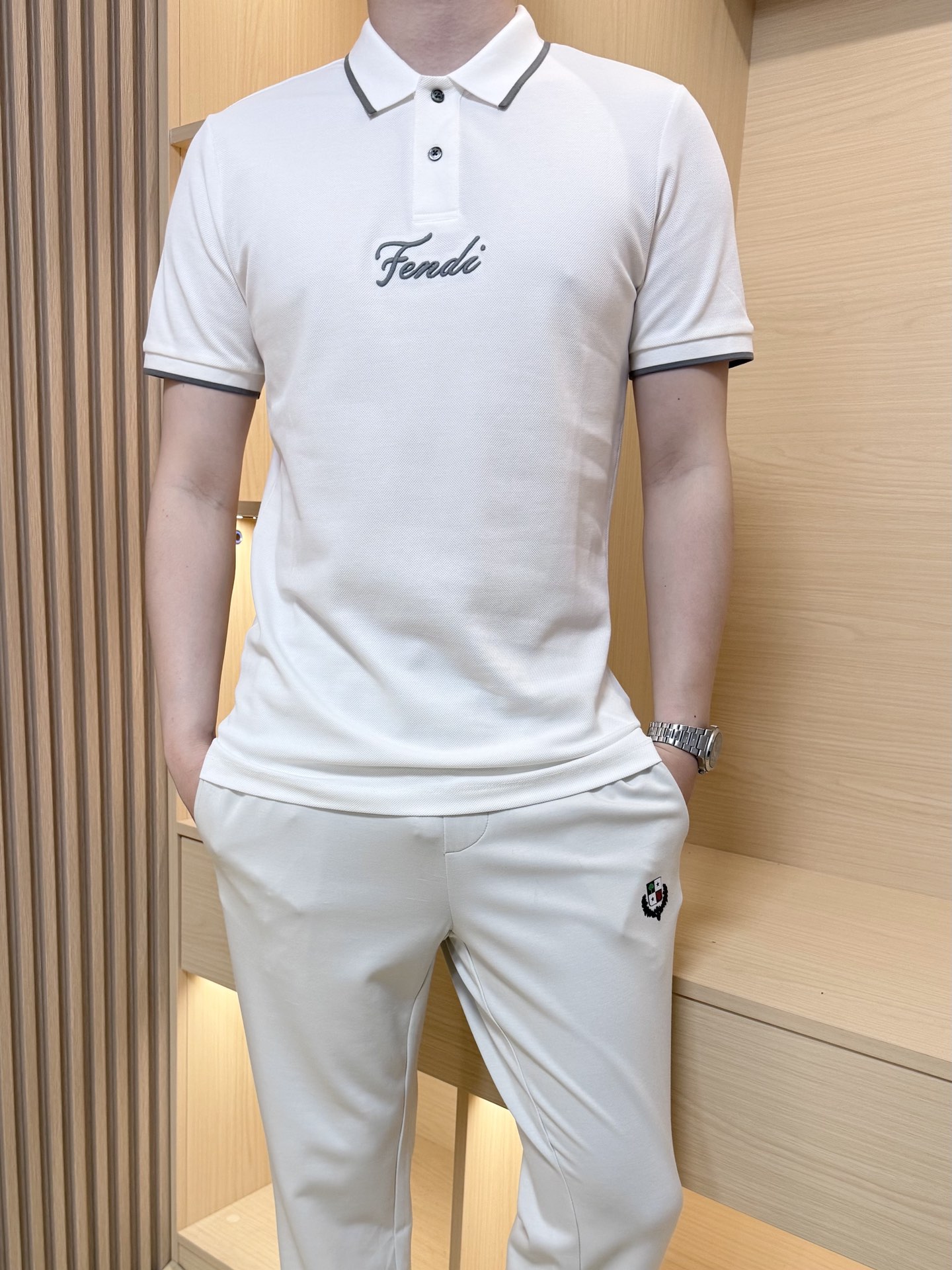 NO:151277,Fendi-2025 latest hot polo is shipped, hot-selling items in Europe and the United States!  Selected Italian imported fine cotton design, the exquisite brand logo on the chest is elegant and fashionable, and the upper body effect needs no more. The number of codes is 48-56 (model 180/140 wears 50, with Hong Kong Lane Crawford gift box packaging), fendi, alexander wang19860909芬迪-2025最新爆款polo出货 欧美热销单品！精选意大利进口精棉设计,胸前的精致的品牌标志雅致不失时尚 上身效果不用多说.码数48-56（模特180/140穿50,配香港连卡佛礼盒包装）,,fendi,alexander wang,Men's clothing