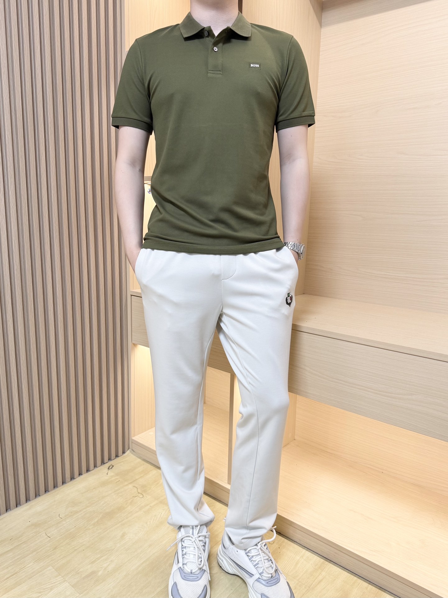 NO:151268,Boss-2025 latest hot polo is shipped, hot-selling items in Europe and the United States!  Selected Italian imported fine cotton design, the exquisite brand logo on the chest is elegant and fashionable, and the upper body effect needs no more. The number is 48-56 (model 180/140 wears 50, with Hong Kong Lane Crawford gift box packaging),,alexander wang19860909Boss-2025最新爆款polo出货 欧美热销单品！精选意大利进口精棉设计,胸前的精致的品牌标志雅致不失时尚 上身效果不用多说.码数48-56（模特180/140穿50,配香港连卡佛礼盒包装）,,alexander wang,Men's clothing