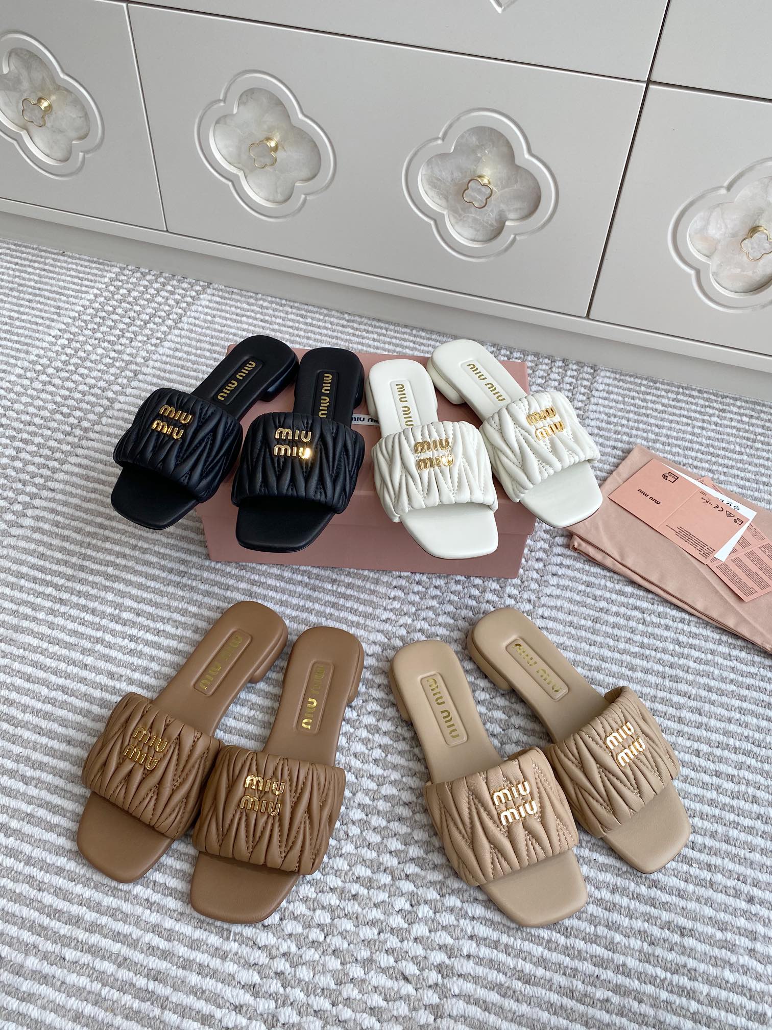 NO:403156,————miumiu·Pleated Flat Slippers·35-41,Slippers,miumiu,slippers19860909————miumiu·褶皱平底拖鞋·35-41,拖鞋,miumiu,slippers,Women's Shoes