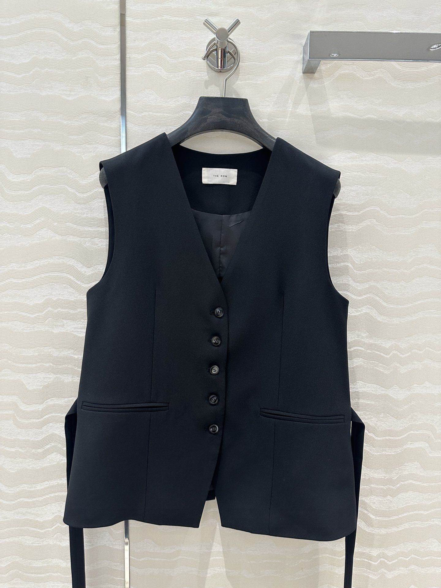 P920 One-Size-Fits-All Female Suit: Classic, Detailed Design with High Quality Fabric - 图片 2