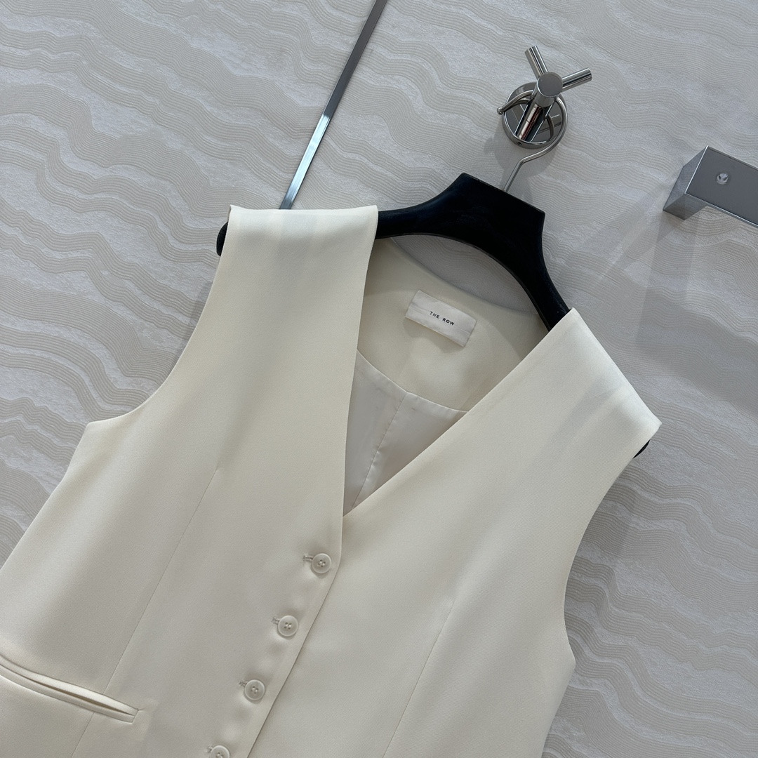 P920 One-Size-Fits-All Female Suit: High-Quality, Detailed Design with 3D Retrospect - 图片 3