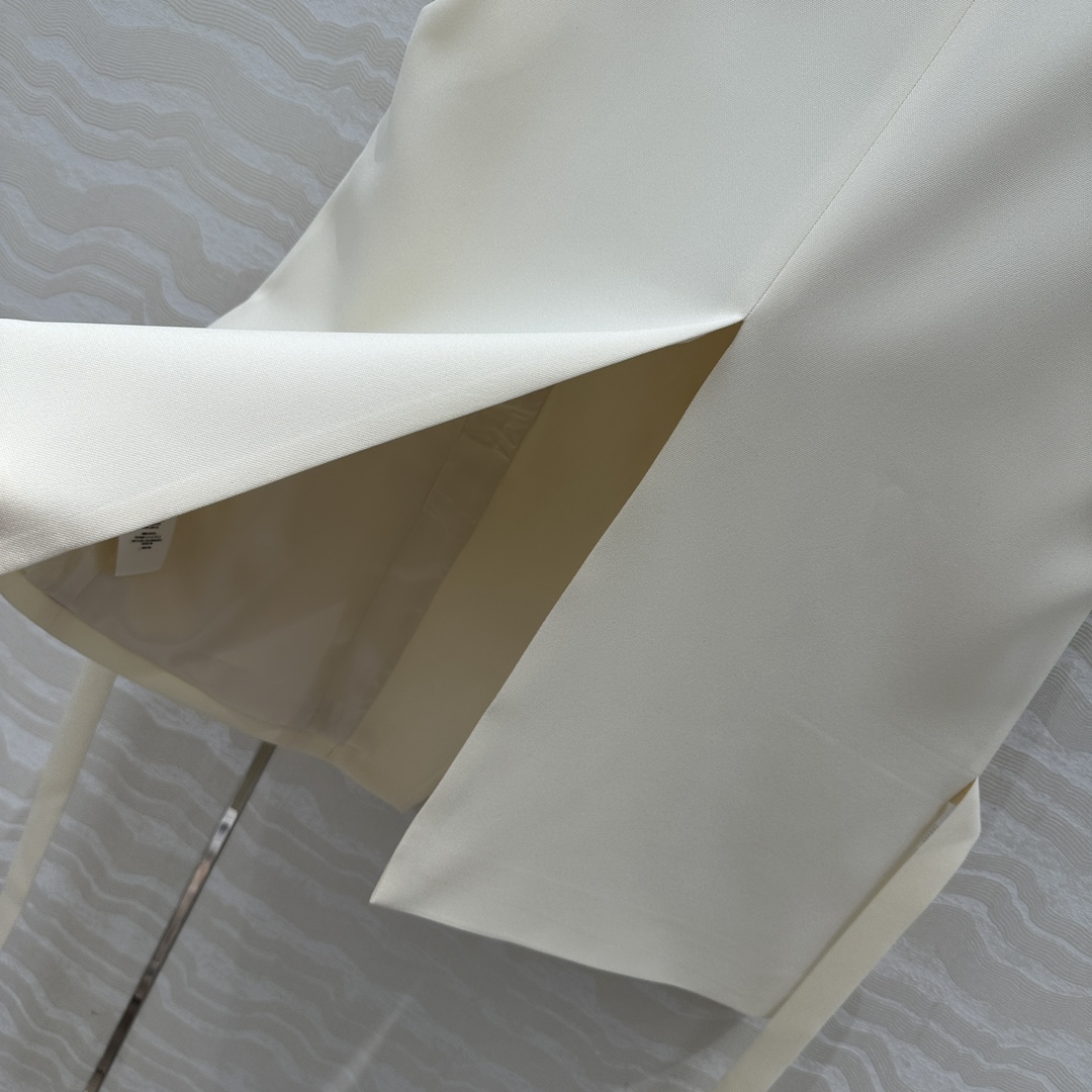P920 One-Size-Fits-All Female Suit: High-Quality, Detailed Design with 3D Retrospect - 图片 9