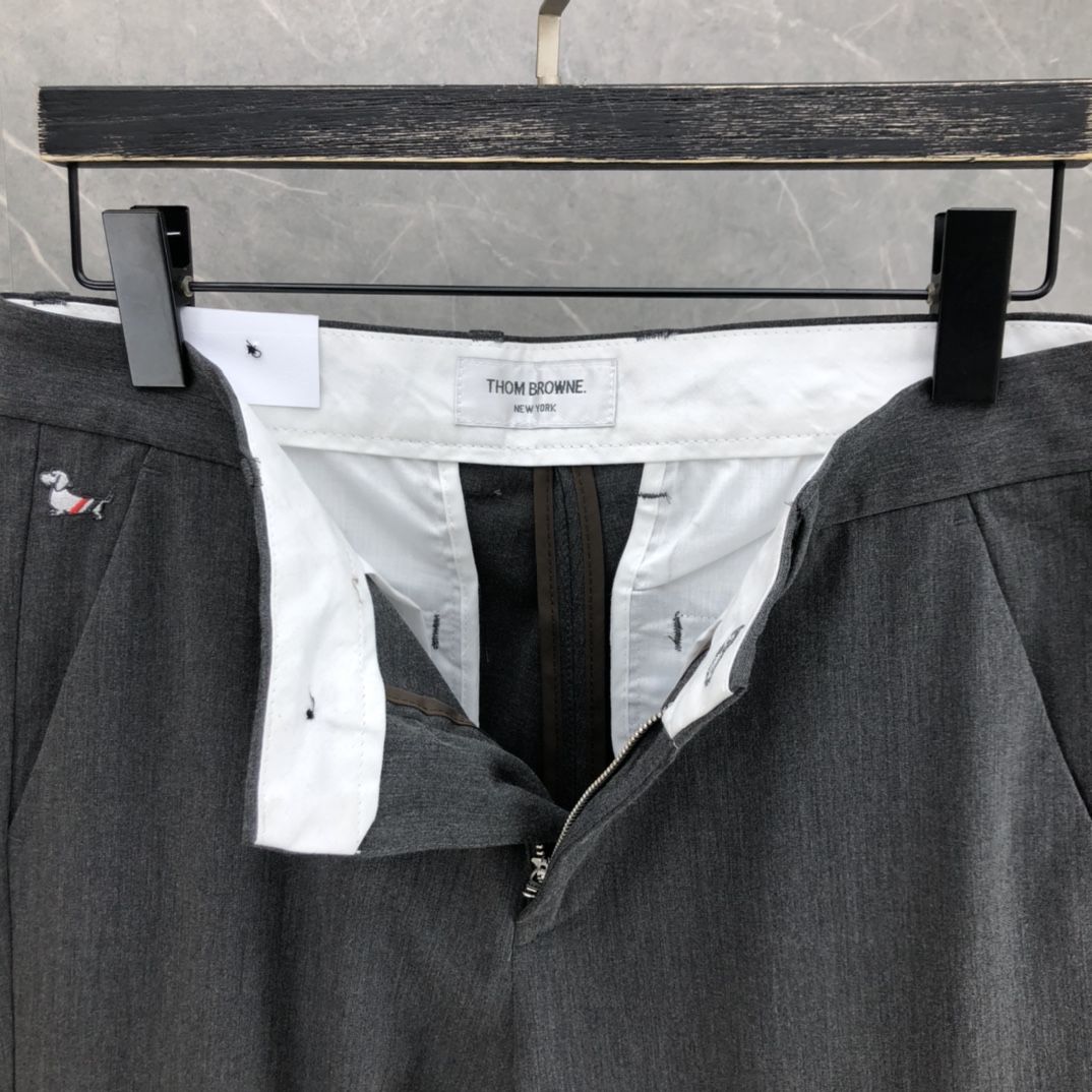 鲨鱼小狗春夏休闲西裤  

码数：29-42 颜色：黑色  浅灰  深灰