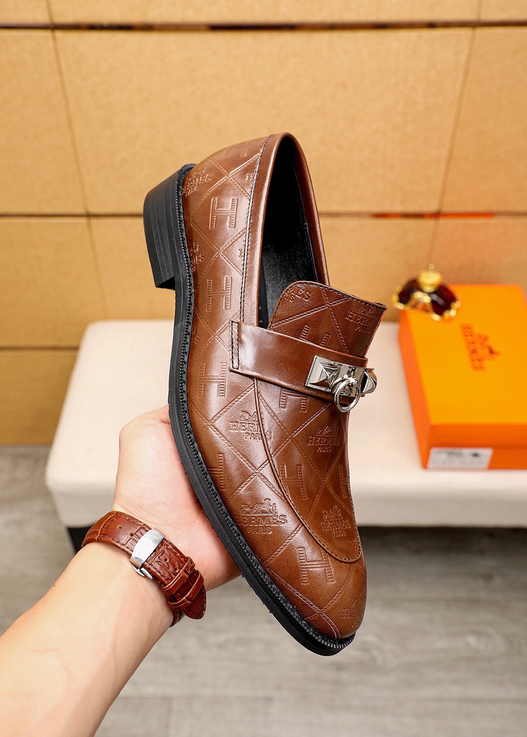 Hermes Men's Leather Loafers with Signature Buckle - Stylish & Comfortable 7 i1745801643 5846 5