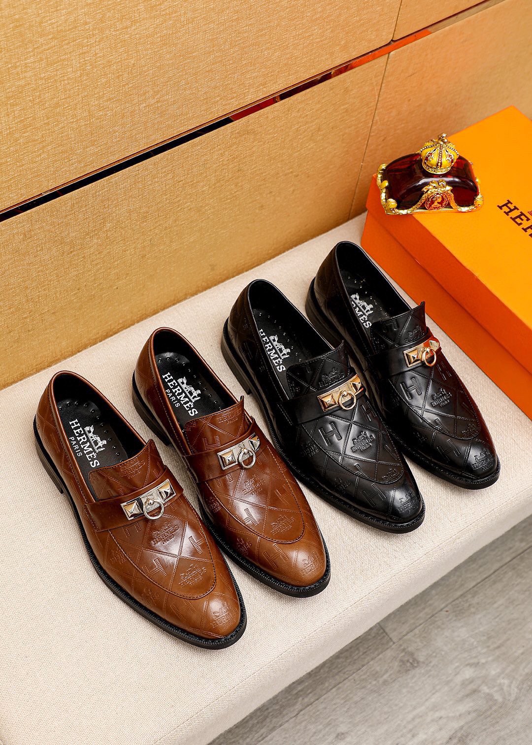 Hermes Men's Leather Loafers with Signature Buckle - Stylish & Comfortable 6 i1745801643 9256 4