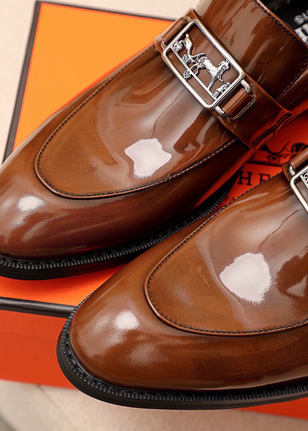Hermes Men's Leather Loafers with Buckle Detail - Stylish and Comfortable 9 i1745801785 1291 7