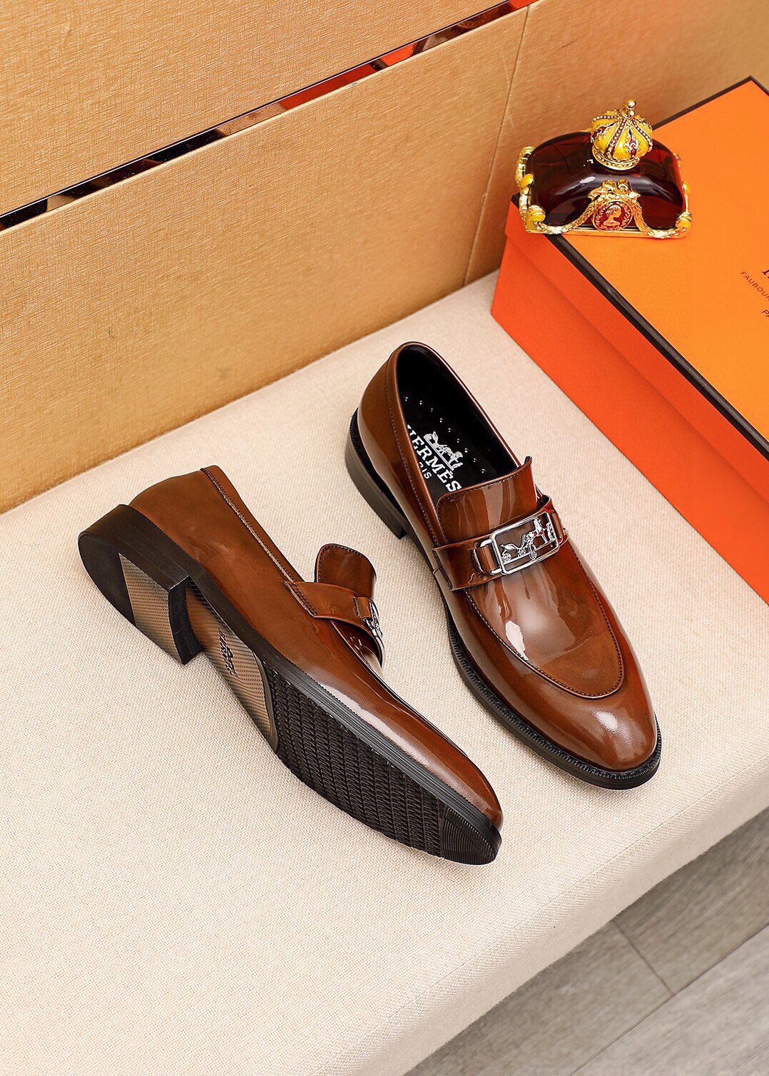 Hermes Men's Leather Loafers with Buckle Detail - Stylish and Comfortable 4 i1745801785 6767 2
