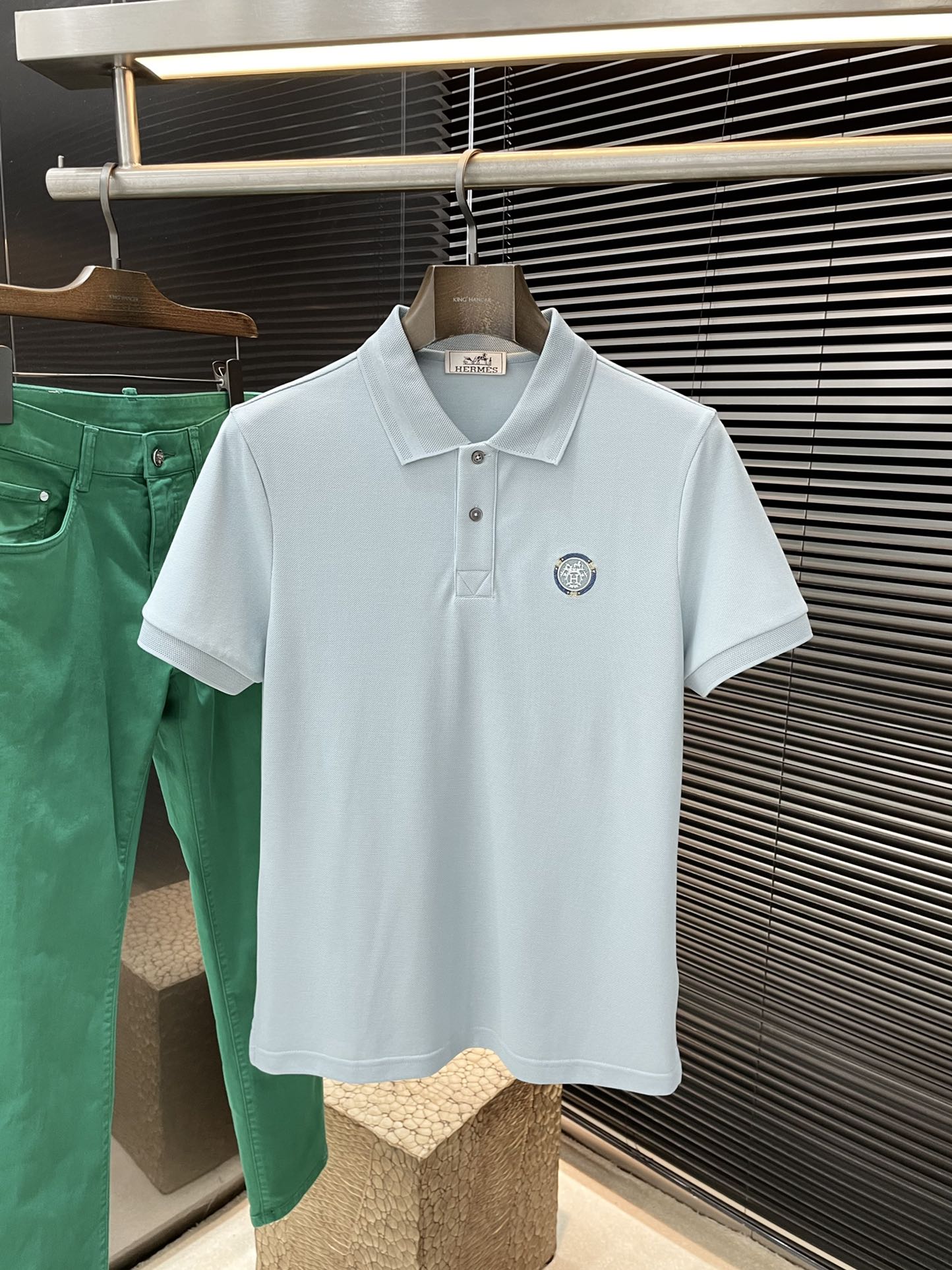 NO:151488,HERMES (Hermes) has the latest POLO short-sleeved sleeves in spring and summer. It uses the latest spandex fabric, which is resistant to washing and not easy to fade. It has soft touch and soft and comfortable ingredients. Classic design style. Special customization. Simple cutting and splicing reflects the extraordinary craftsmanship of workers and is full of high-end fashion!  The style is quite good at casual and versatile. Size M-3XL, hermes, hermes, T-shirt, alexander wang19860909HERMES（爱马仕）年春夏最新款POLO短袖,采用最新氨纶面料,耐水洗不易掉色,手感柔软、成分柔软舒适 经典设计风格 特殊定制 简单的裁剪方式拼接,体现出工人不凡的工艺,高端时尚感十足！版型相当赞休闲百搭款.尺码M-3XL,,hermes,hermes,T-shirt,alexander wang,Men's clothing